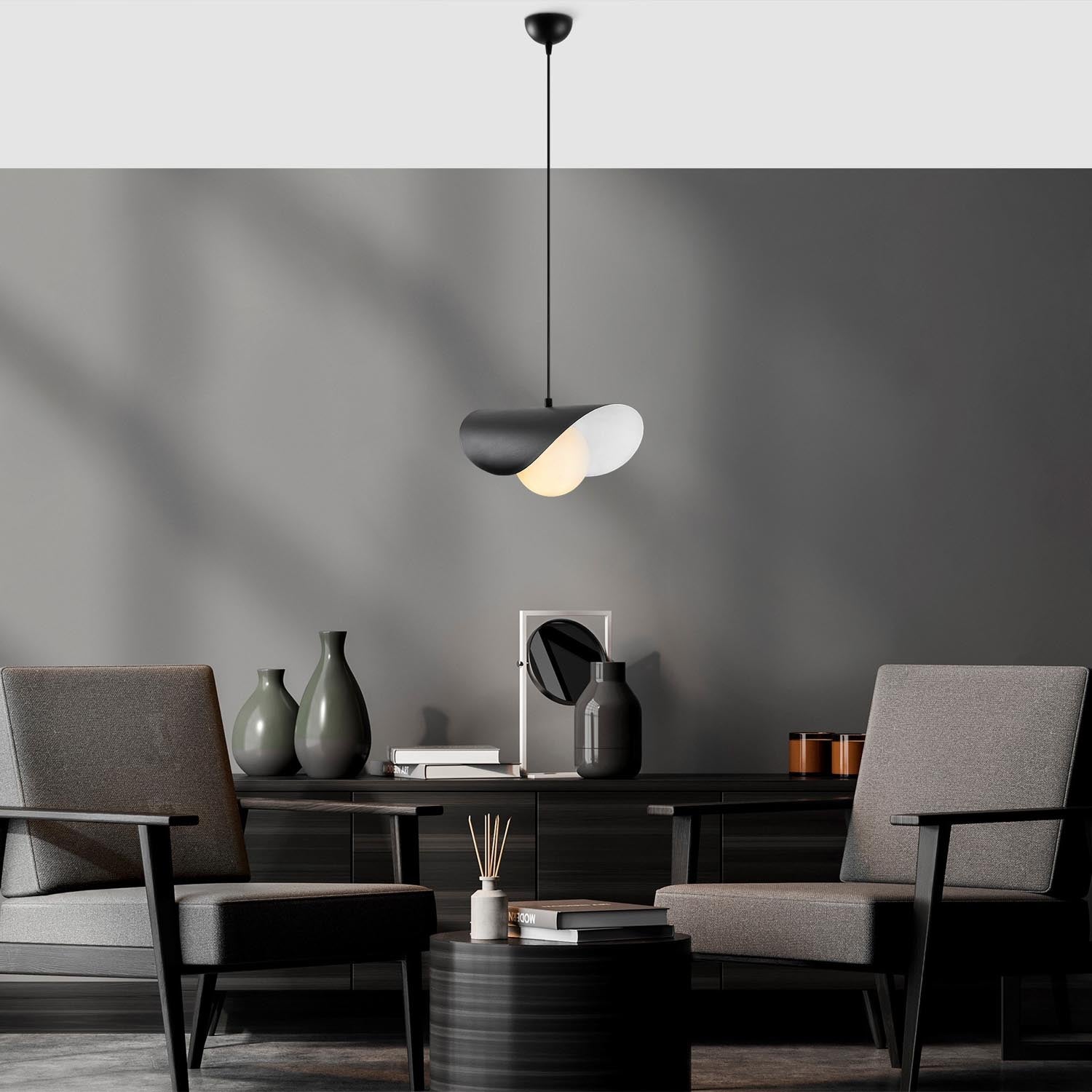 Camel 6 in Schwarz Weiss präsentiert im Onlineshop von KAQTU Design AG. Pendelleuchte ist von Opviq