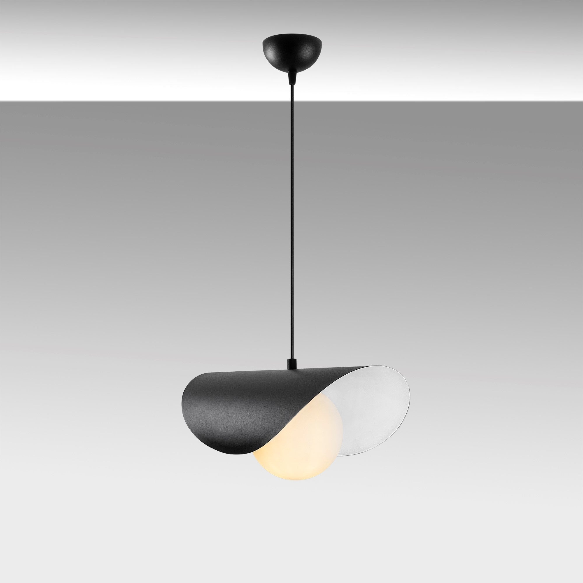 Camel 6 in Schwarz Weiss präsentiert im Onlineshop von KAQTU Design AG. Pendelleuchte ist von Opviq