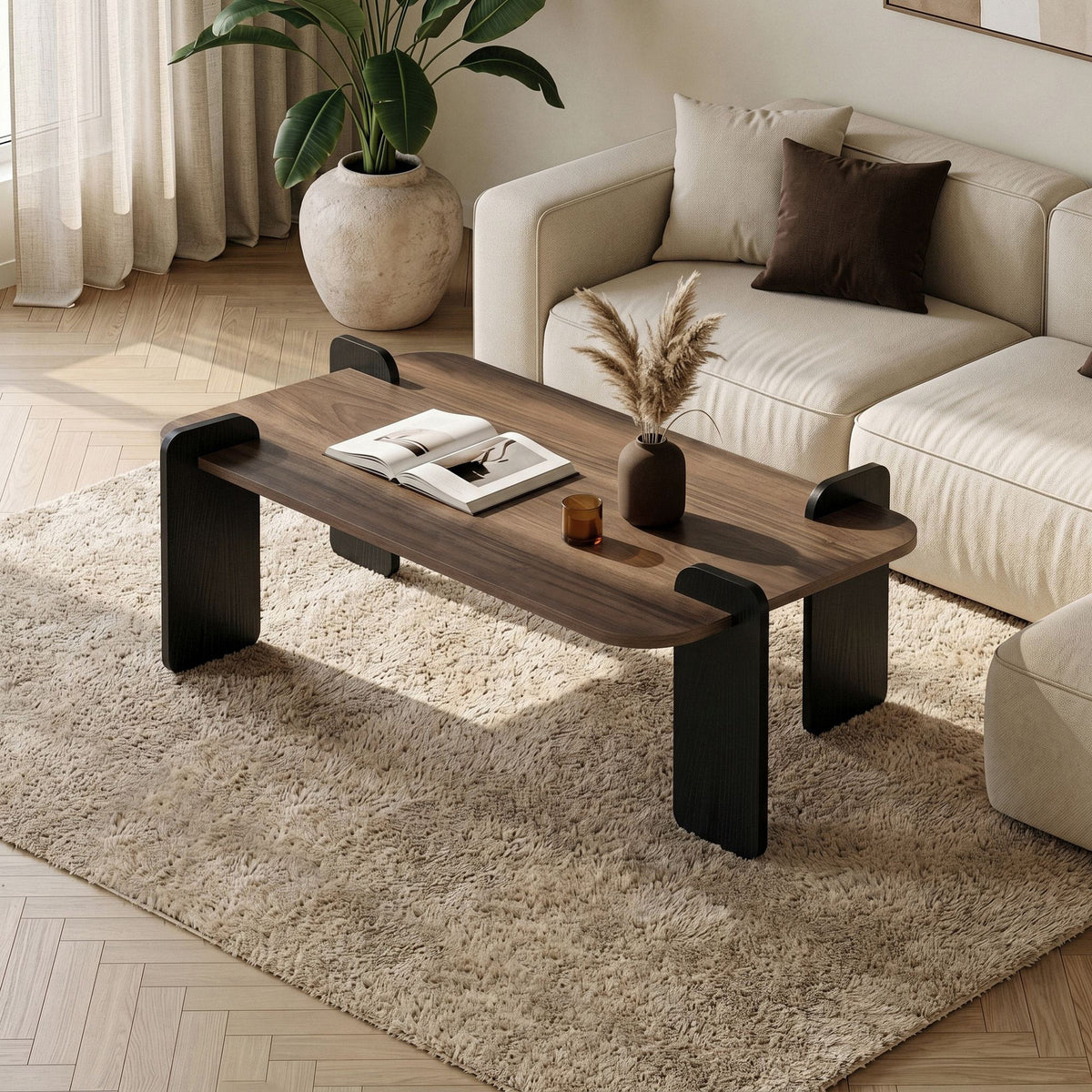 Couchtisch Renard von Nordure in Venezia Nussbaum und Holz Schwarz, rechteckige Form, melaminbeschichtete Spanplatte, Masse 147x87x35 cm.