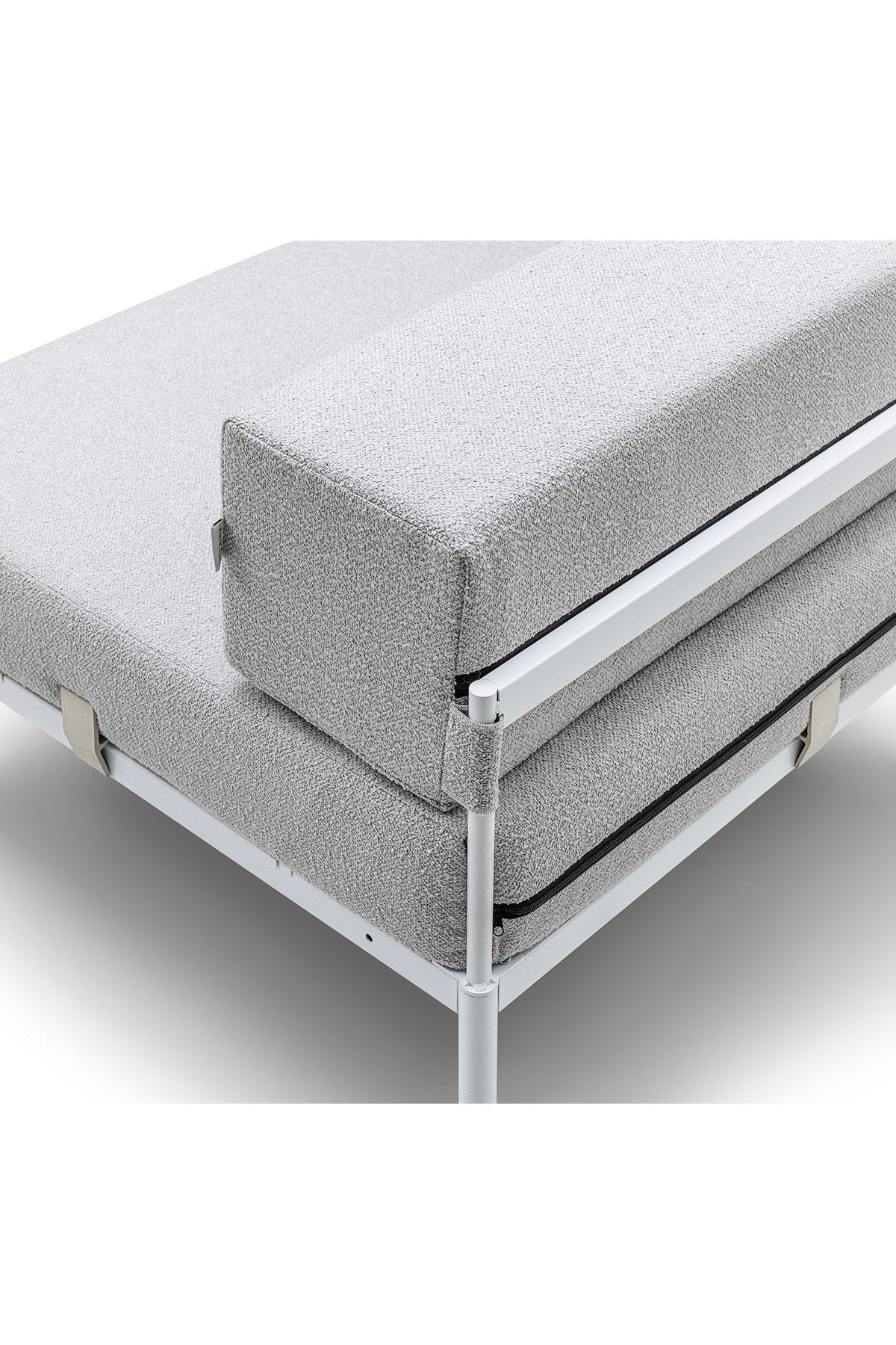 Foto eines 1-Sitzer-Moduls von Hanah Home mit Metallgestell, Metallbeinen und grauem Bouclé-Stoffbezug, Masse 90x90x46 cm.