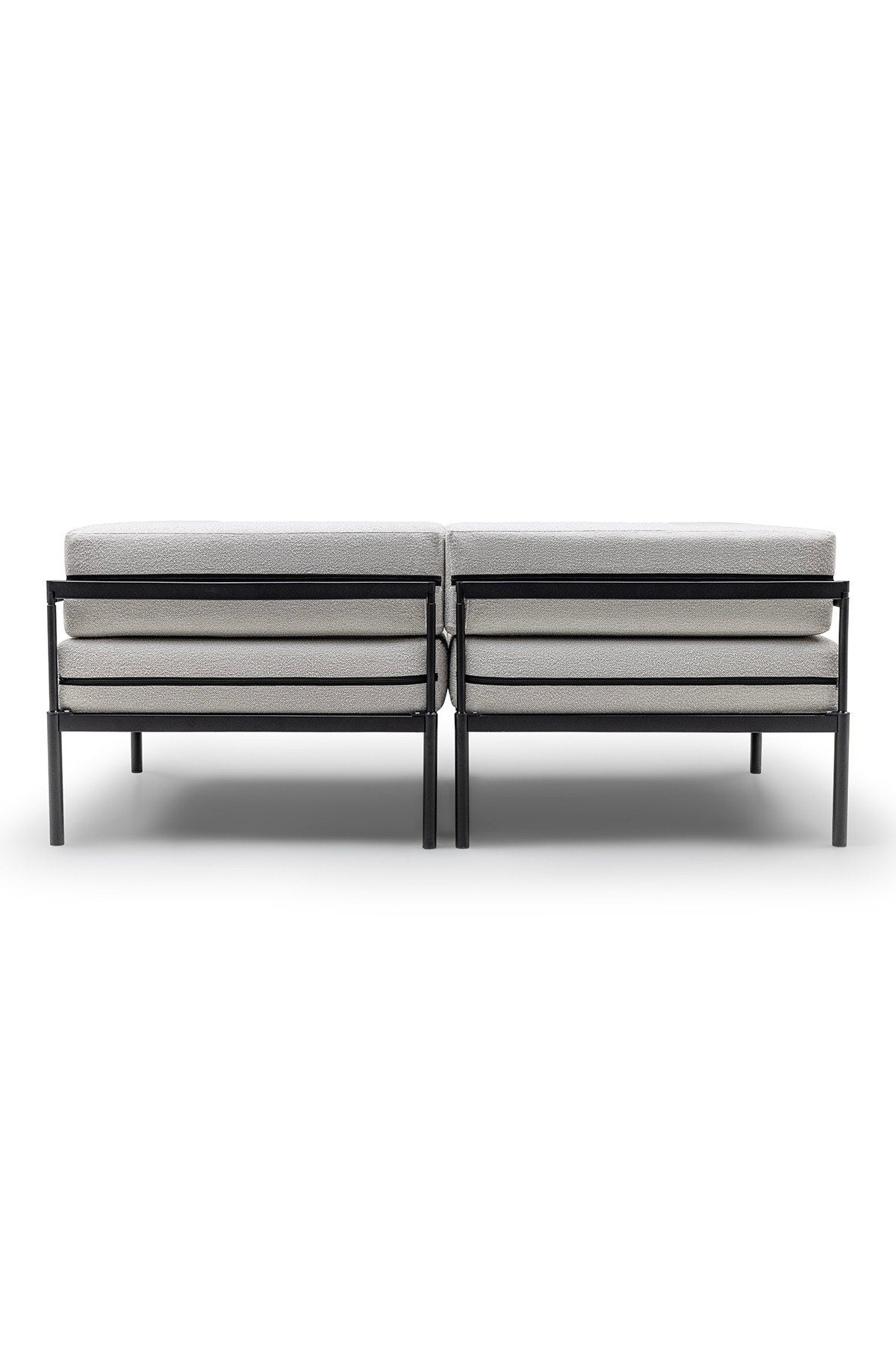 2-Sitzer-Sofa von Hanah Home in Schwarz/Grau mit Bouclé-Stoffbezug, Metallgestell und Metallbeinen, Sitzhöhe 46 cm, verstellbare Rückenlehne.