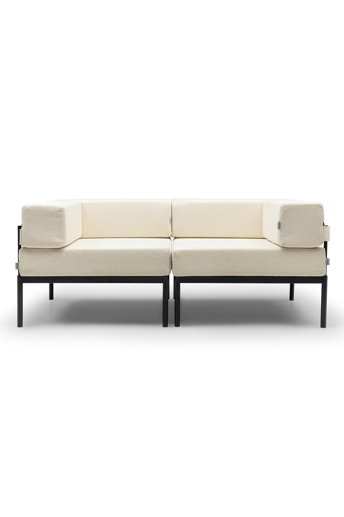 2-Sitzer-Sofa in Schwarz und Creme mit Bouclé-Stoff, Metallbeinen und abnehmbaren Sitzkissen, Breite 180 cm, Tiefe 90 cm, Höhe 46 cm.