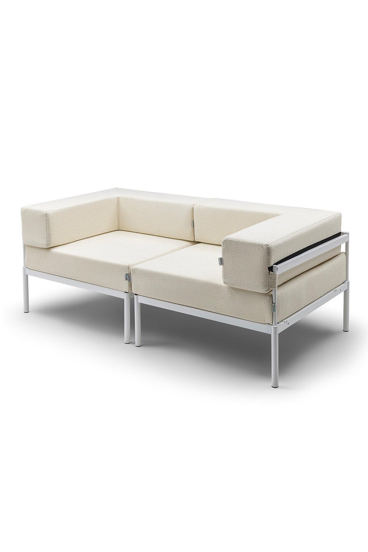 2-Sitzer-Sofa in Weiss/Creme mit Bouclé-Stoffbezug, Metallgestell und Metallbeinen, abnehmbaren Sitzkissen und verstellbarer Rückenlehne, 180 cm breit.