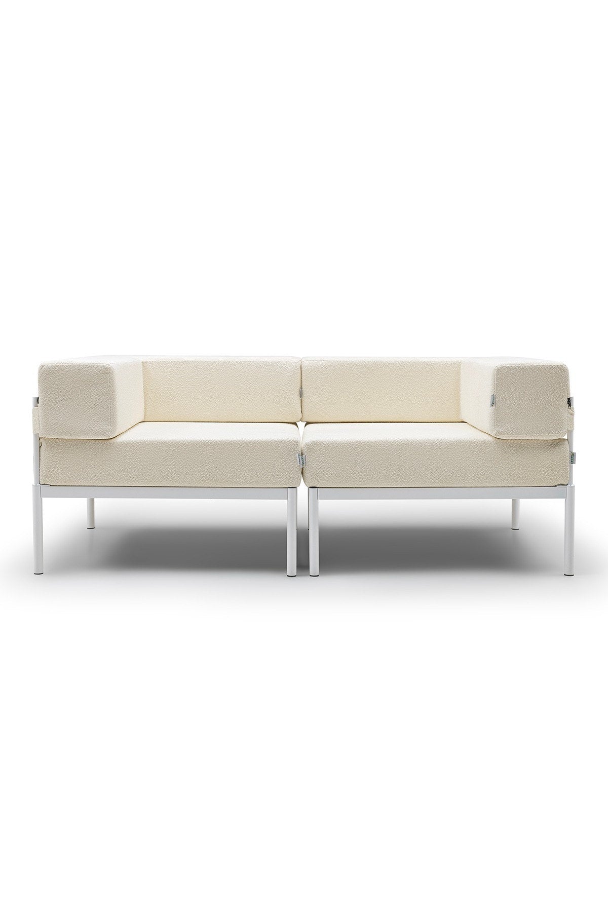 2-Sitzer-Sofa in Weiss/Creme mit Bouclé-Stoffbezug, Metallgestell und Metallbeinen, abnehmbaren Sitzkissen und verstellbarer Rückenlehne, 180 cm breit.