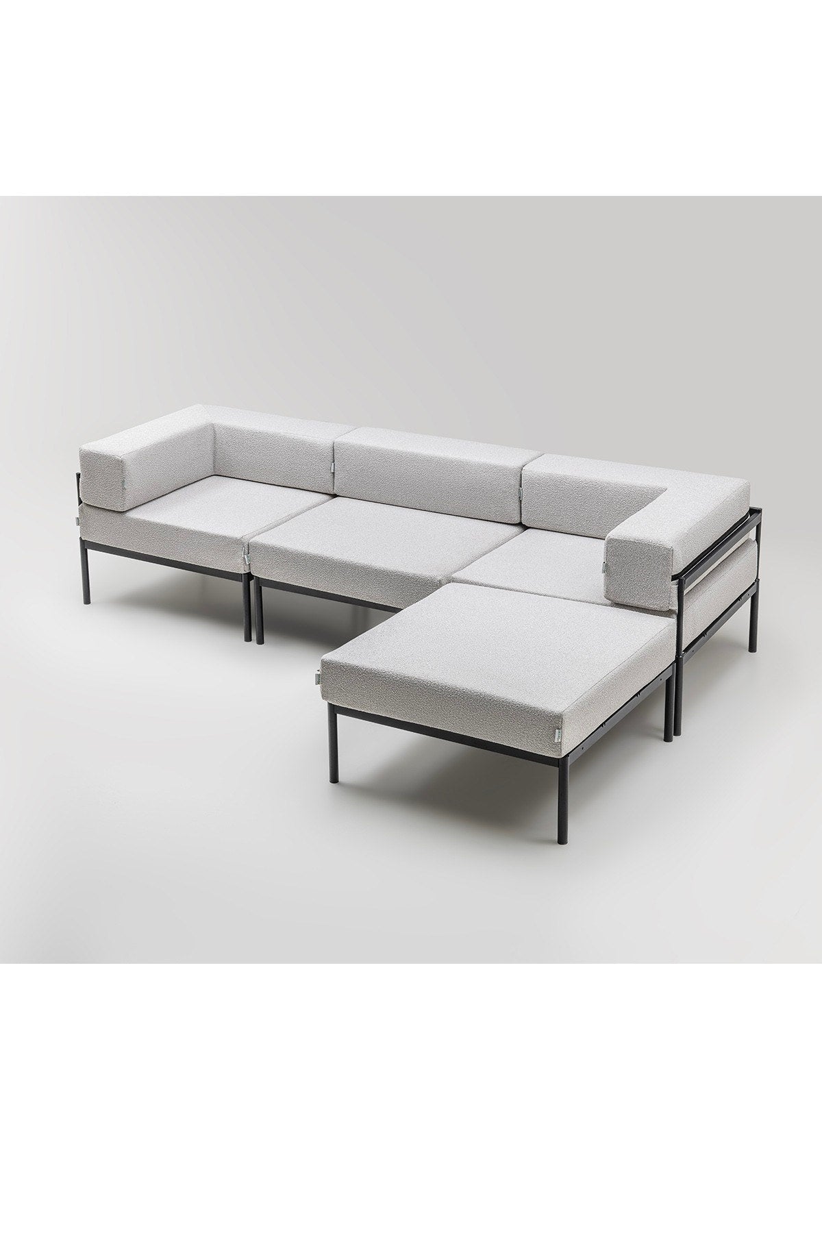 Ecksofa Corner Set 270 von Hanah Home in Schwarz und Grau, Bouclé-Stoff, Metallbeine, breite Sitzfläche und Rückenlehne.