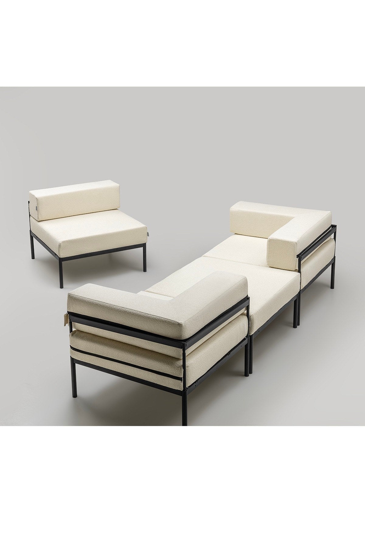 Ecksofa Corner Set 270 von Hanah Home in Schwarz und Creme, Bouclé-Stoffbezug, Metallbeine, verstellbare Rückenlehne und abnehmbare Sitzkissen.