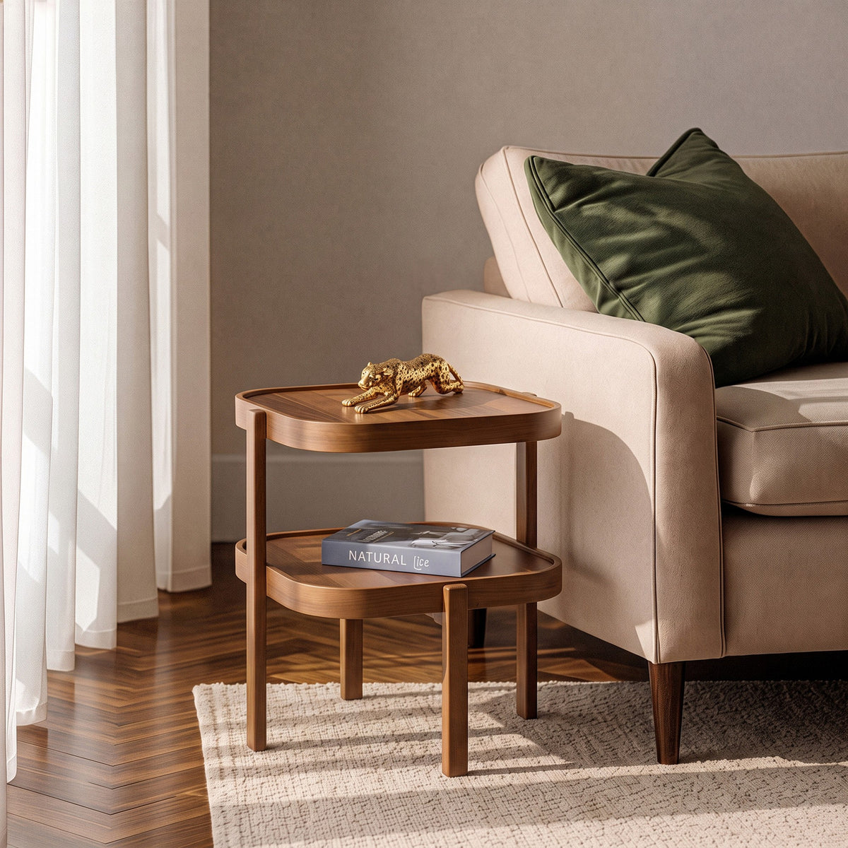 Runder Beistelltisch aus massivem Buchenholz mit Tischplatte in Nussbaum-Optik, Masse 60x60x60 cm, schlichtes Design.