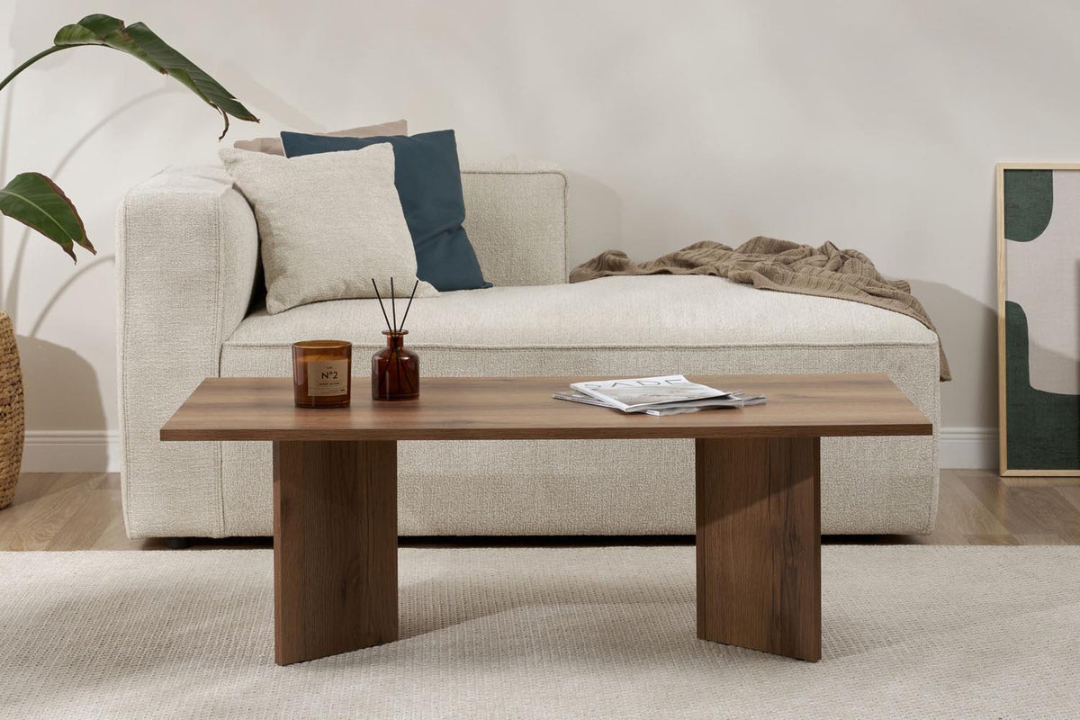 Sabin Sofatisch - Walnuss in Walnuss präsentiert im Onlineshop von KAQTU Design AG. Couchtisch ist von Nordure