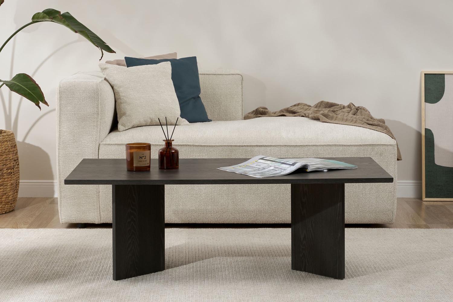 Sabin - Lumiere Black in Lumiere Schwarz präsentiert im Onlineshop von KAQTU Design AG. Beistelltisch ist von Nordure