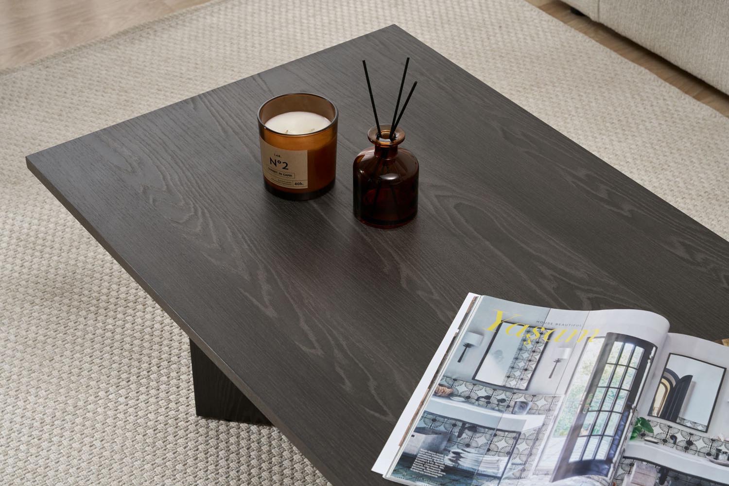 Sabin - Lumiere Black in Lumiere Schwarz präsentiert im Onlineshop von KAQTU Design AG. Beistelltisch ist von Nordure