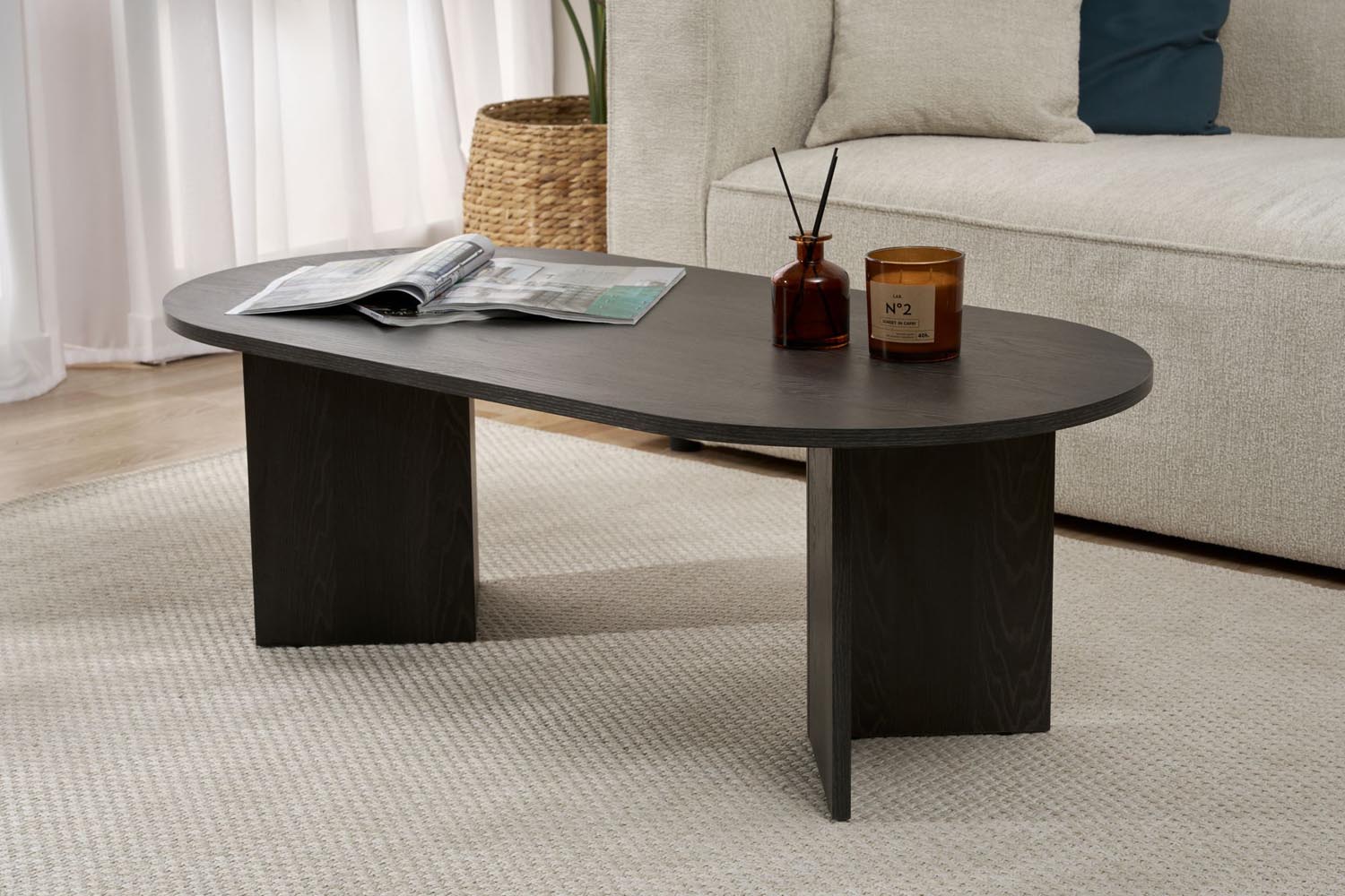 Sable - Lumiere Black in Lumiere Schwarz präsentiert im Onlineshop von KAQTU Design AG. Beistelltisch ist von Nordure