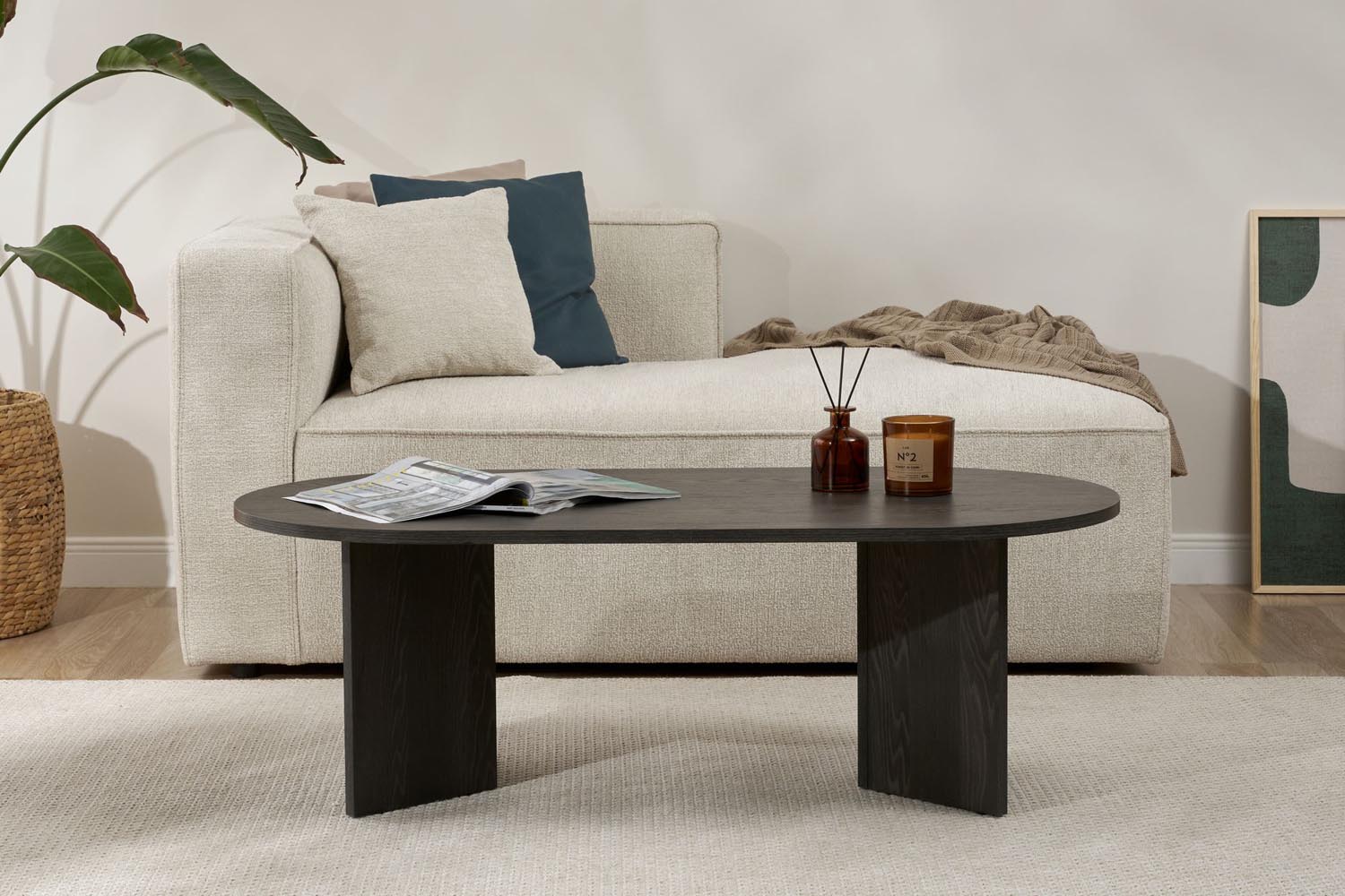 Sable - Lumiere Black in Lumiere Schwarz präsentiert im Onlineshop von KAQTU Design AG. Beistelltisch ist von Nordure