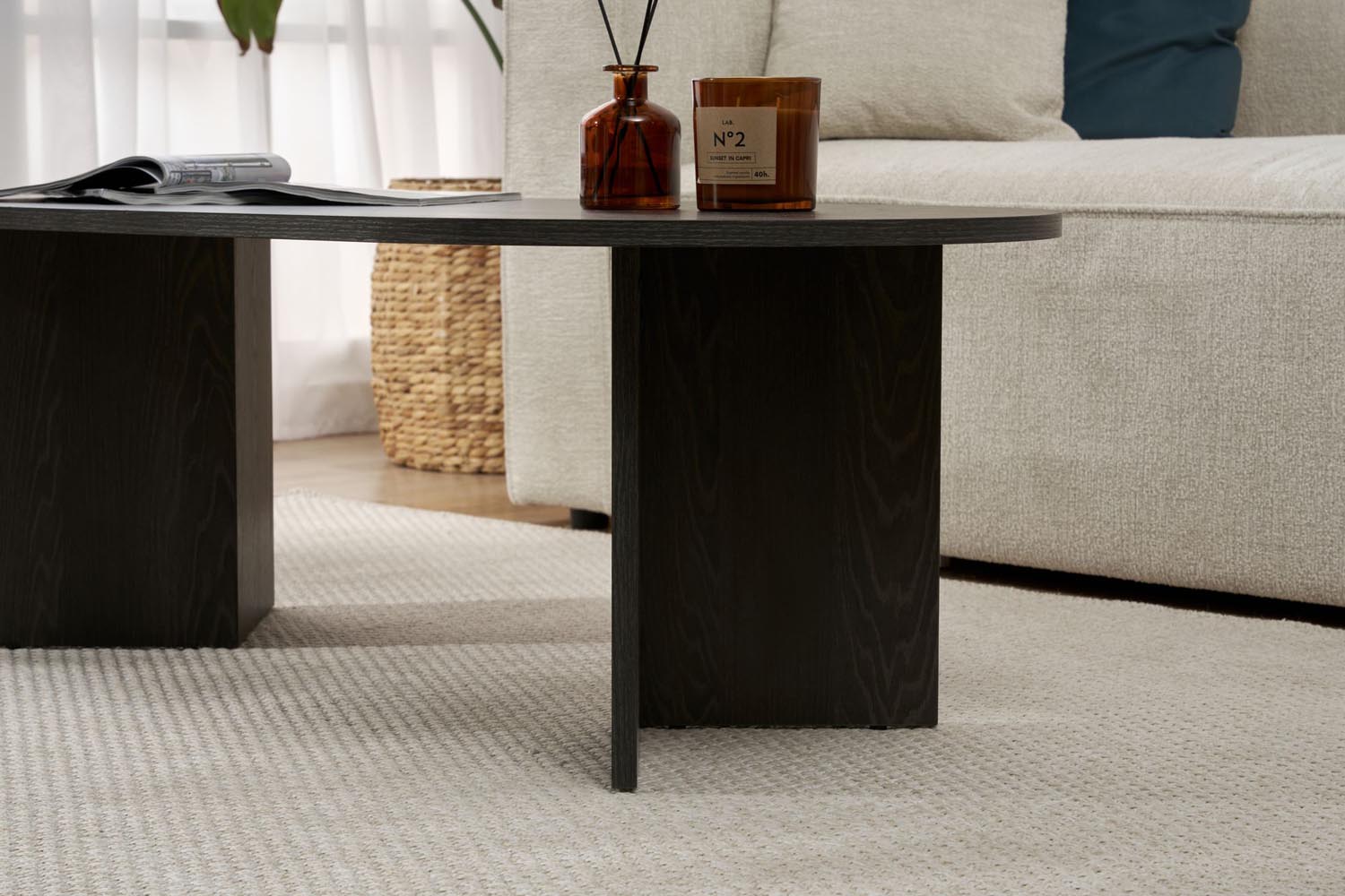 Sable - Lumiere Black in Lumiere Schwarz präsentiert im Onlineshop von KAQTU Design AG. Beistelltisch ist von Nordure