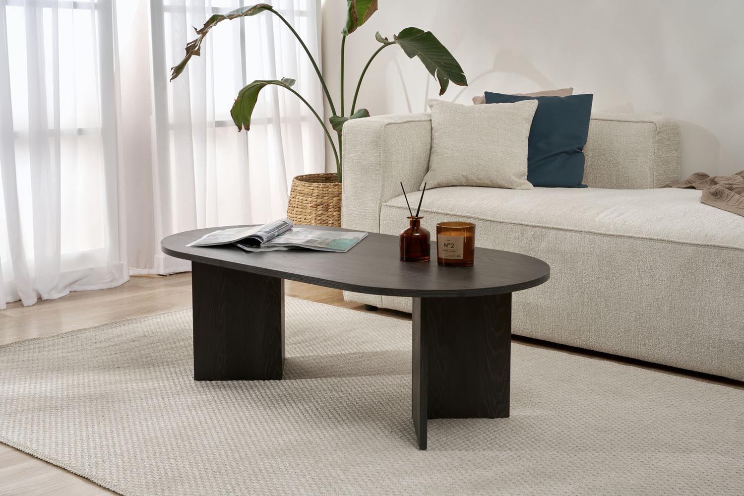 Sable - Lumiere Black in Lumiere Schwarz präsentiert im Onlineshop von KAQTU Design AG. Beistelltisch ist von Nordure
