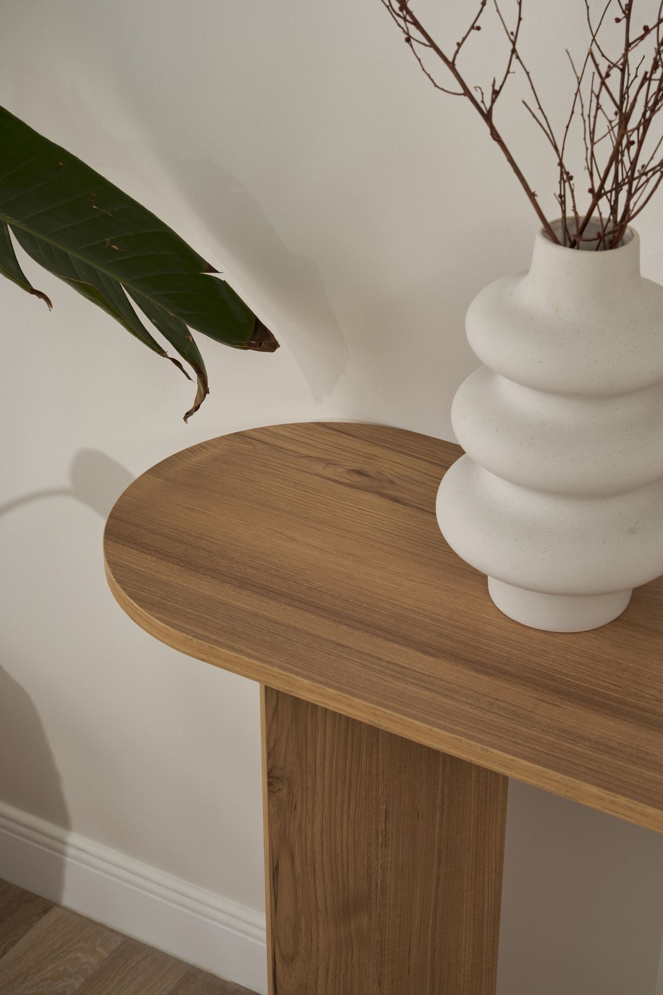 Sira - VNT Oak in Eiche präsentiert im Onlineshop von KAQTU Design AG. Sideboard ist von Nordure