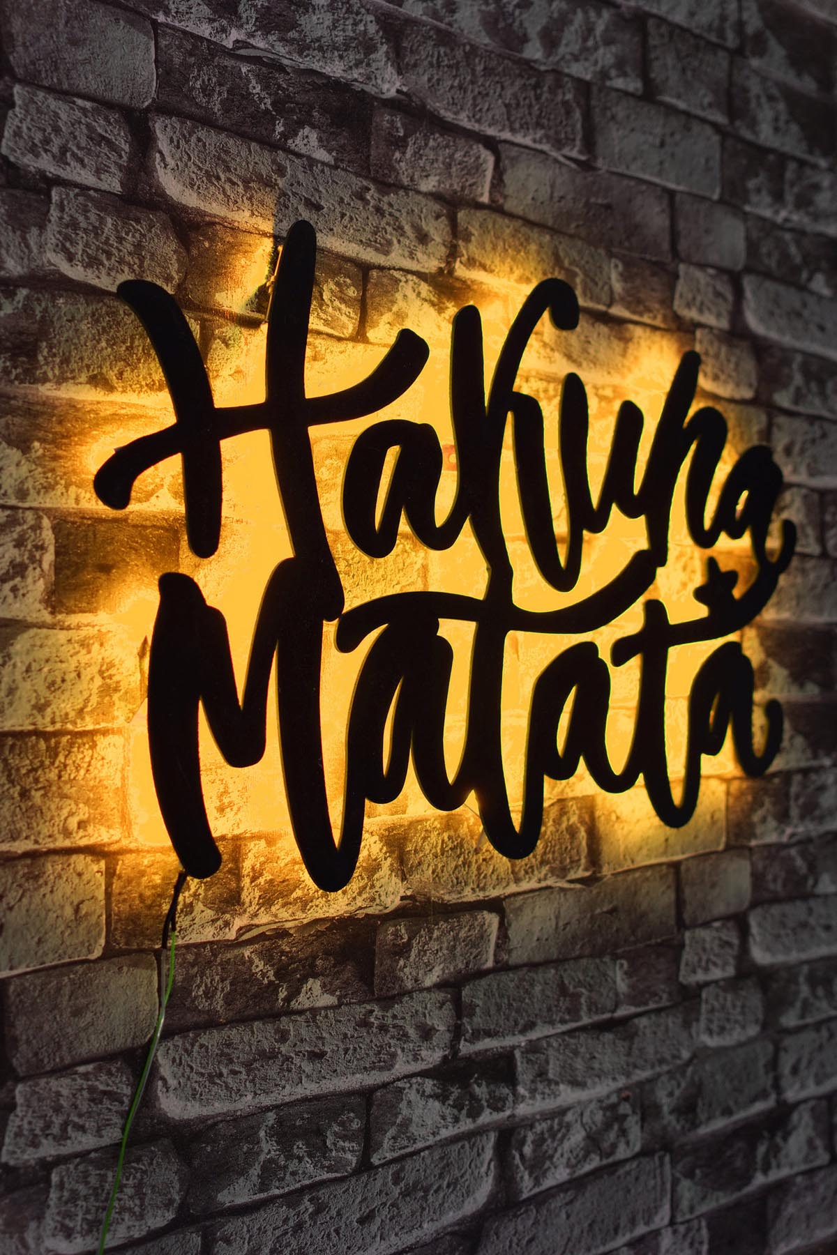 Hakuna Matata - Yellow in Gelb präsentiert im Onlineshop von KAQTU Design AG. Wandleuchte ist von Wallity