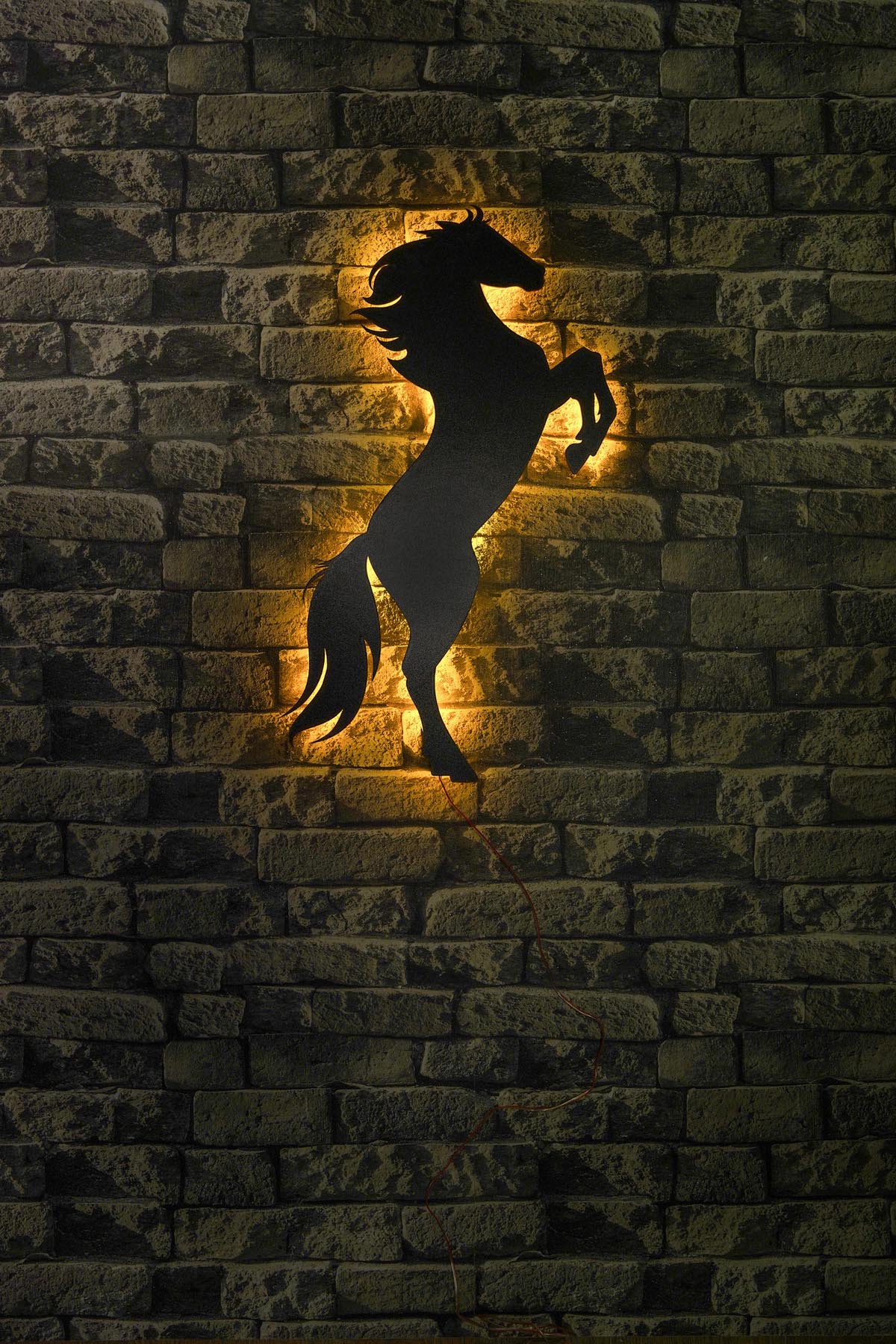 Wild Horse - Yellow in Gelb präsentiert im Onlineshop von KAQTU Design AG. Wandleuchte ist von Wallity