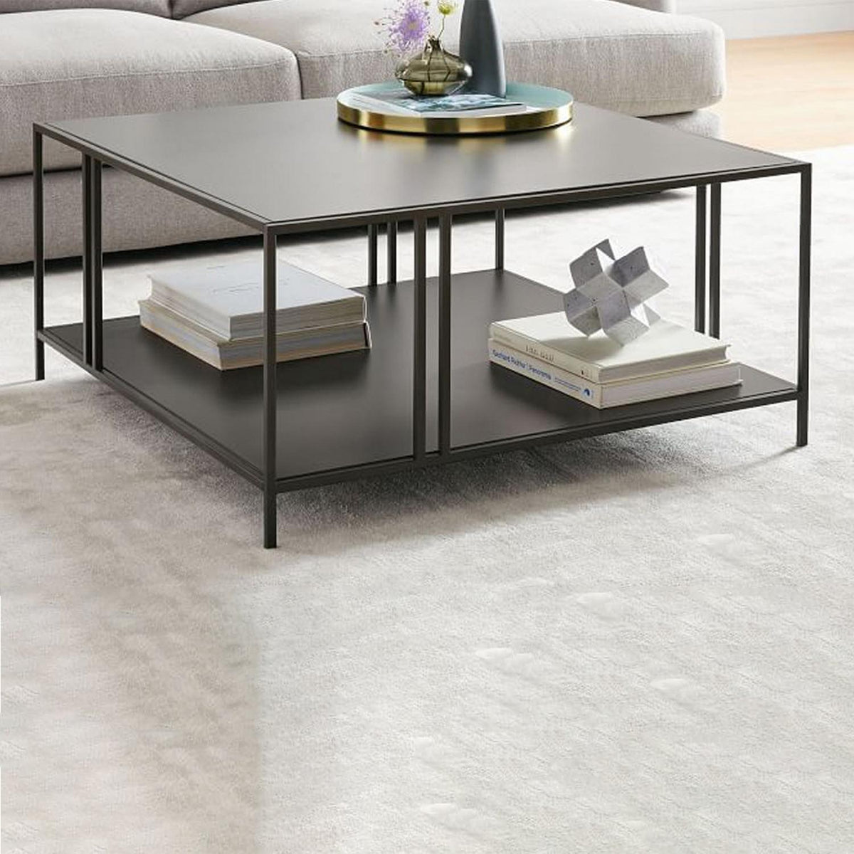 Uranüs Sofatisch - Schwarz in Schwarz präsentiert im Onlineshop von KAQTU Design AG. Couchtisch ist von Hanah Home