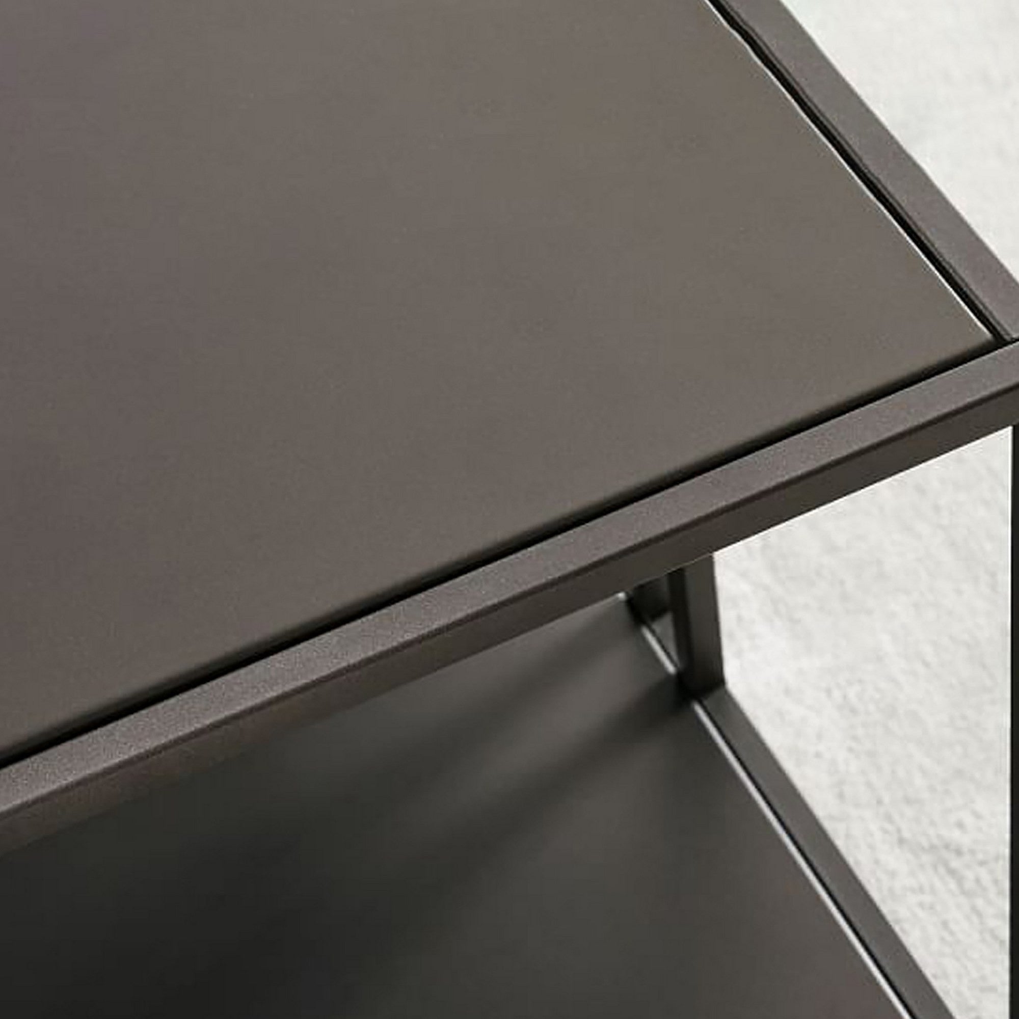 Uranüs - Black Chipboard in Schwarz präsentiert im Onlineshop von KAQTU Design AG. Beistelltisch ist von Hanah Home