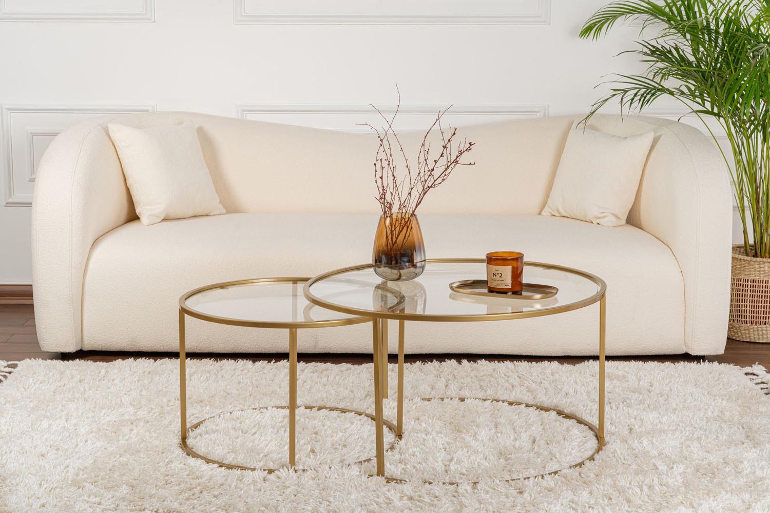 Gold-Transparent-80-60 in Gold präsentiert im Onlineshop von KAQTU Design AG. Beistelltisch ist von Hanah Home