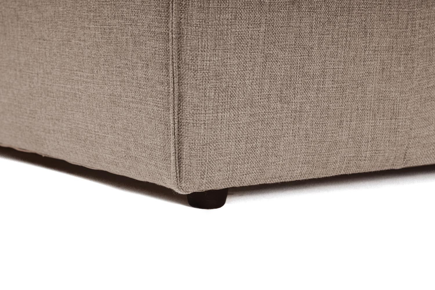 Fora - Brown in Braun präsentiert im Onlineshop von KAQTU Design AG. Ecksofa ist von Atelier Del Sofa
