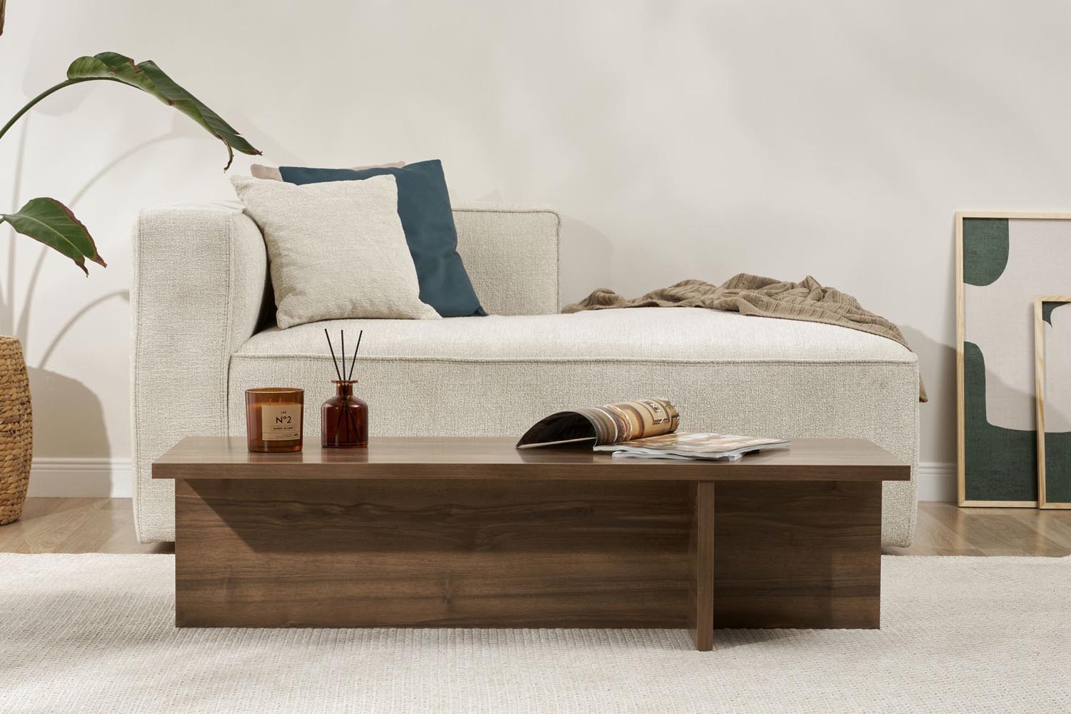 Harbor - Walnut in Walnuss präsentiert im Onlineshop von KAQTU Design AG. Beistelltisch ist von Nordure