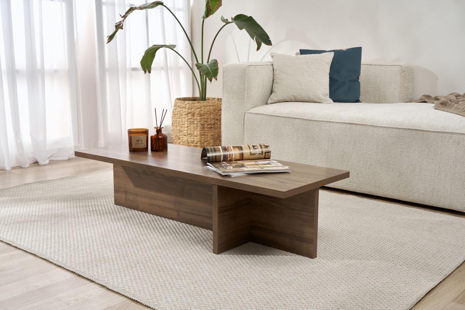 Harbor - Walnut in Walnuss präsentiert im Onlineshop von KAQTU Design AG. Beistelltisch ist von Nordure