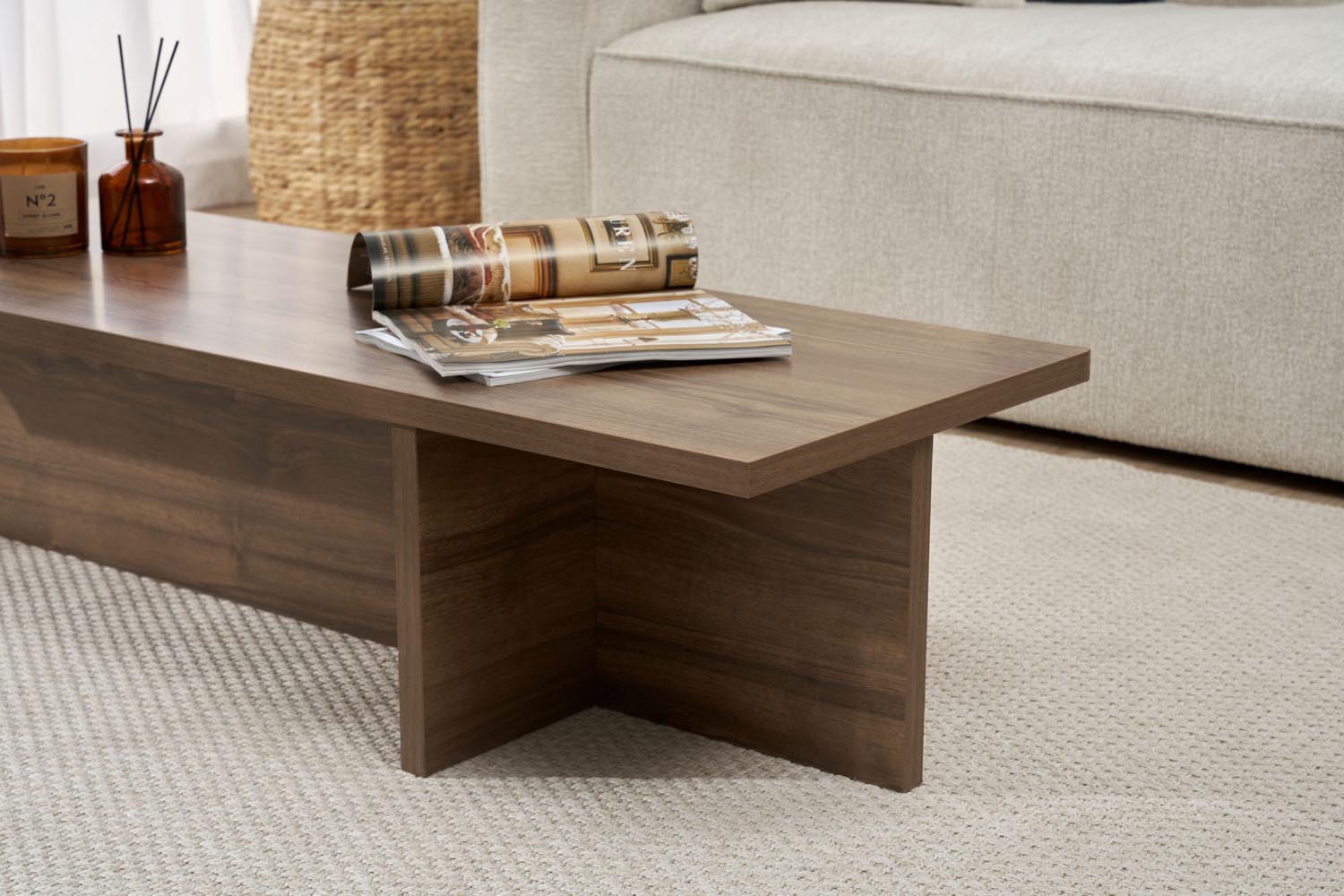 Harbor - Walnut in Walnuss präsentiert im Onlineshop von KAQTU Design AG. Beistelltisch ist von Nordure