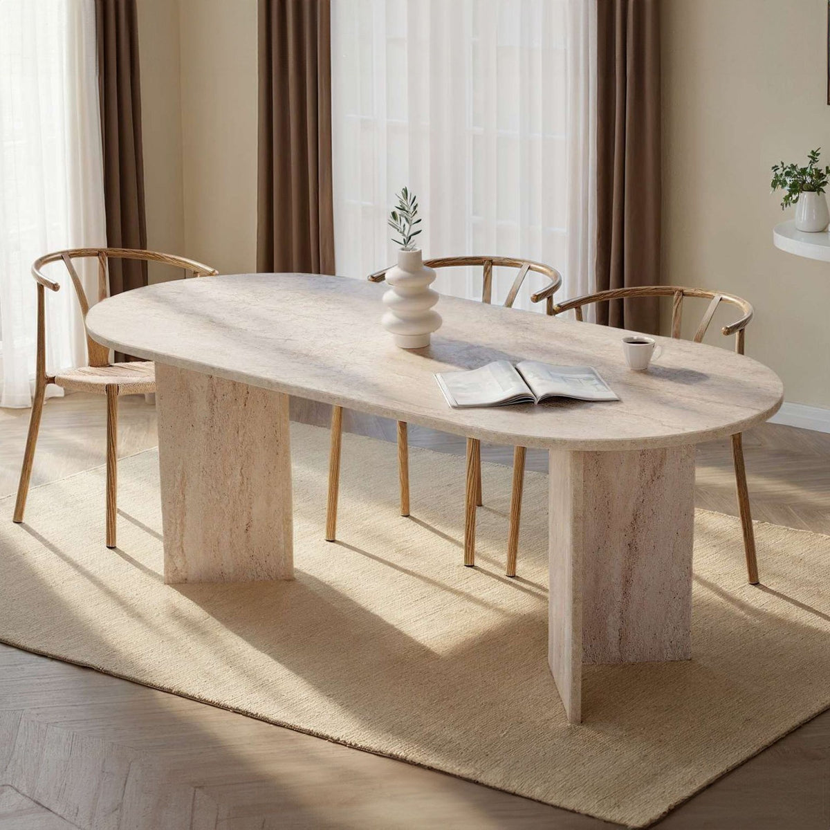 Rechteckiger Esstisch Sabella in Travertin-Optik mit marmorähnlicher Oberfläche, Masse 200x90x75 cm, aus melaminbeschichteter Spanplatte.