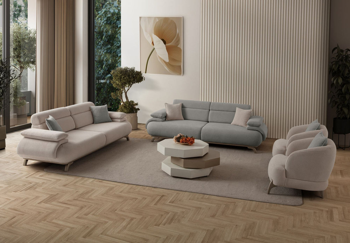 Graues 3-Sitzer-Sofa Bonjo Silver von Hanah Home mit Polyester-Stoffbezug, Holzbeinen und abnehmbarem Rückenkissen, Frontalansicht.