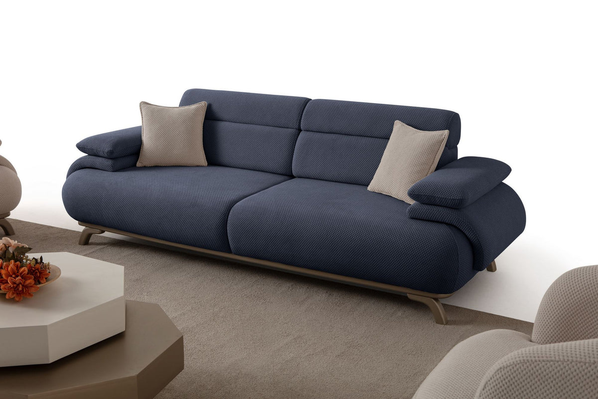 Marineblaues 3-Sitzer-Sofa mit Polyesterbezug, Holzbeinen und abnehmbarem Rückenkissen, fotografiert vor hellem Hintergrund.