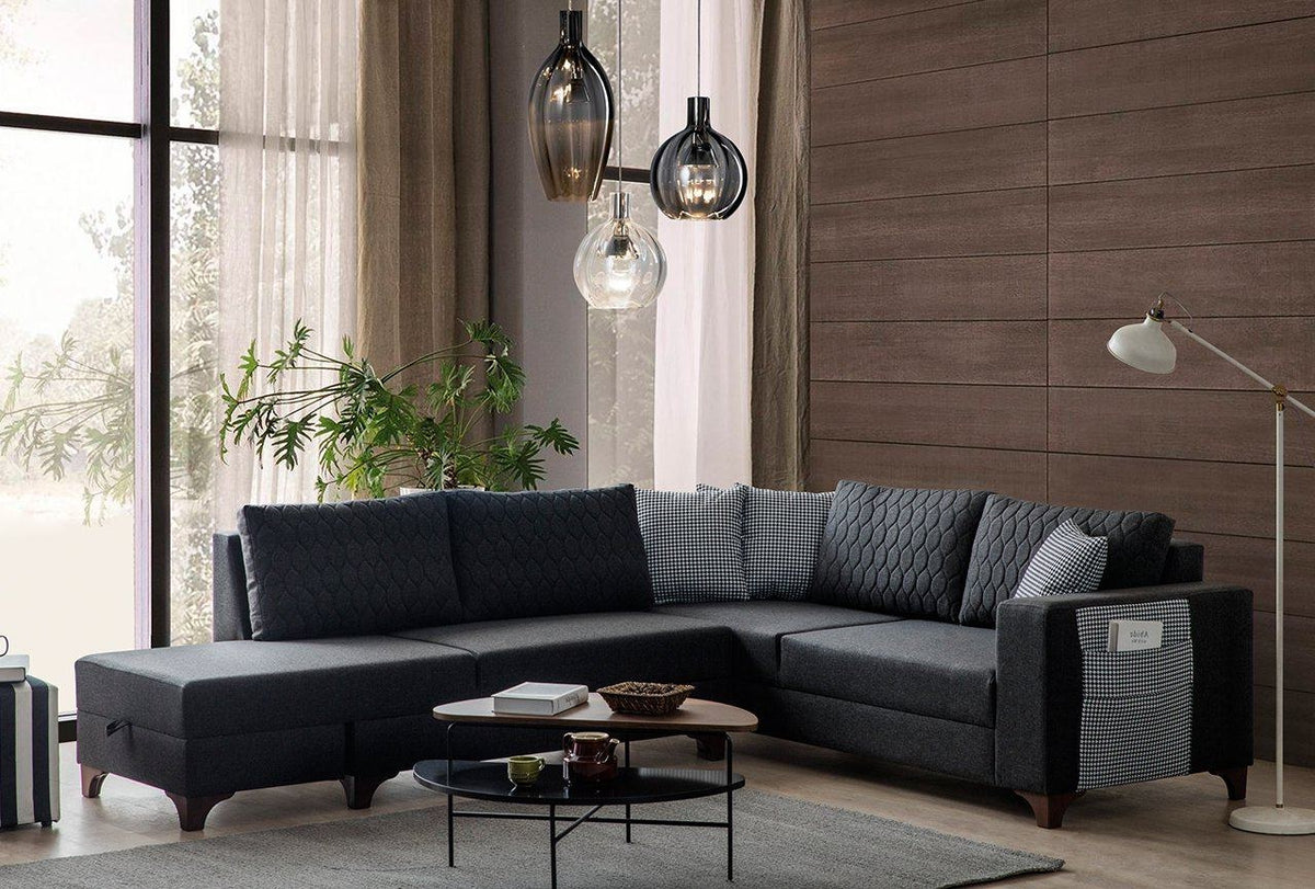Eckschlafsofa links in Anthrazit von Hanah Home mit Leinenstruktur-Bezug, Kunststoffbeinen und acht Kissen im Wohnraum.