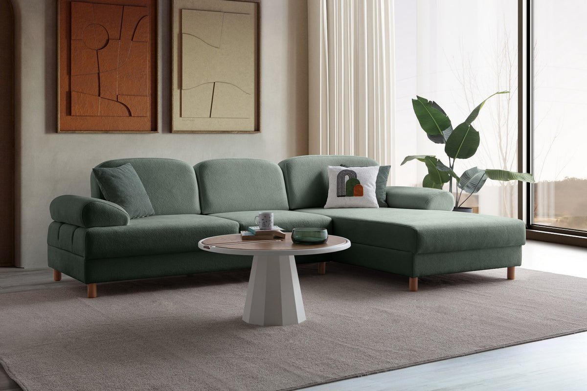 Grünes Eck-Schlafsofa Aries von Hanah Home mit Coco-Boucle-Stoff, Holzbeinen und Aufbewahrungstruhe, rechts ausgerichtet.