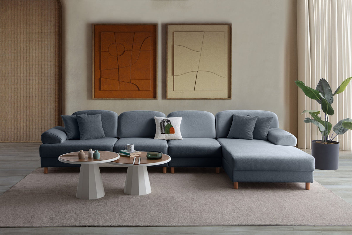 Marineblaues Eck-Schlafsofa Aries Relax Joker von Hanah Home mit Coco-Boucle-Stoffbezug, Holzbeinen und ausklappbarer Liegefläche.