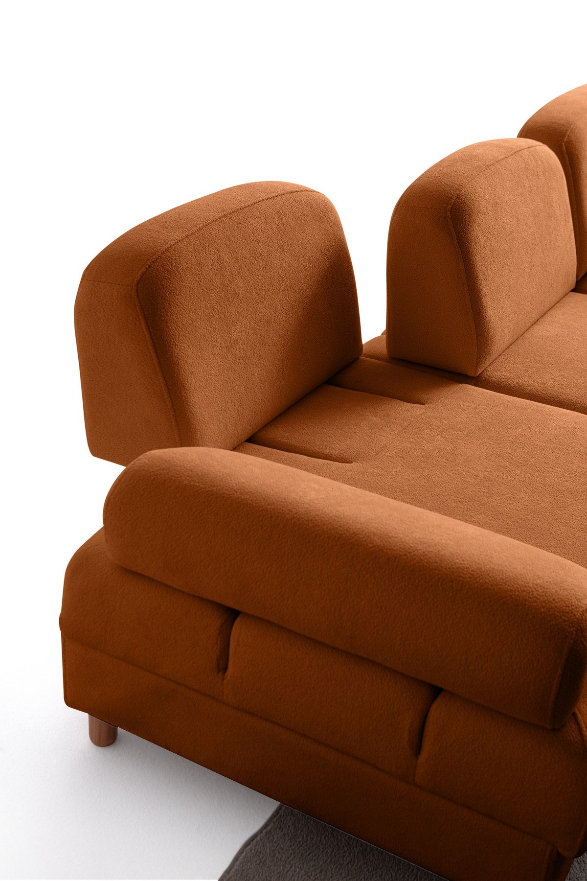 Orangefarbenes Eck-Schlafsofa Aries Relax mit Coco-Boucle-Stoff, Holzbeinen und ausklappbarer Liegefläche, rechte Ausführung.