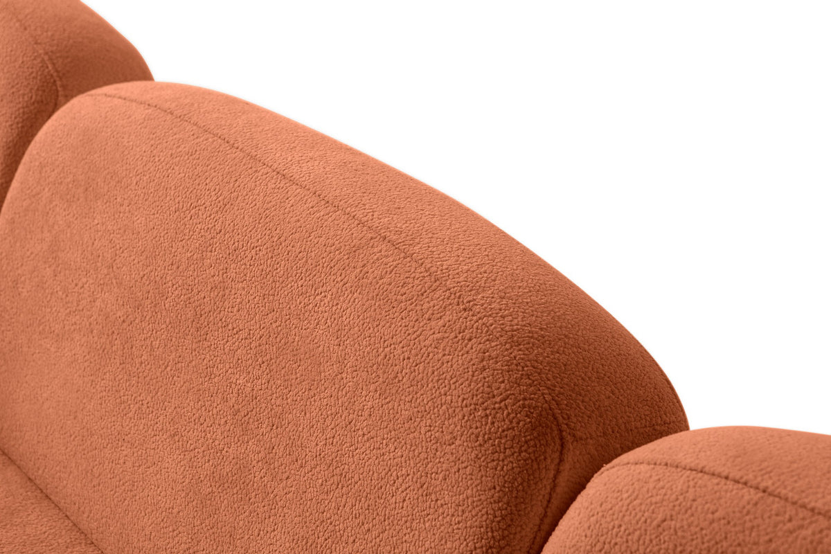 Orange Eck-Schlafsofa Aries Modular S von Hanah Home mit Coco-Boucle-Stoff, Holzbeinen und Aufbewahrungstruhe, Frontalansicht.
