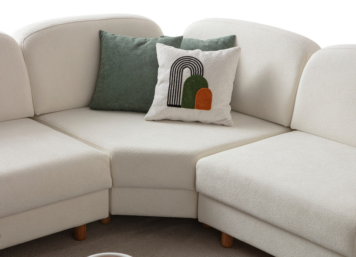 Weisses Eck-Schlafsofa Aries Modular S von Hanah Home mit Boucle-Stoffbezug, Holzbeinen und vier Kissen, Grösse 230x230x85 cm.