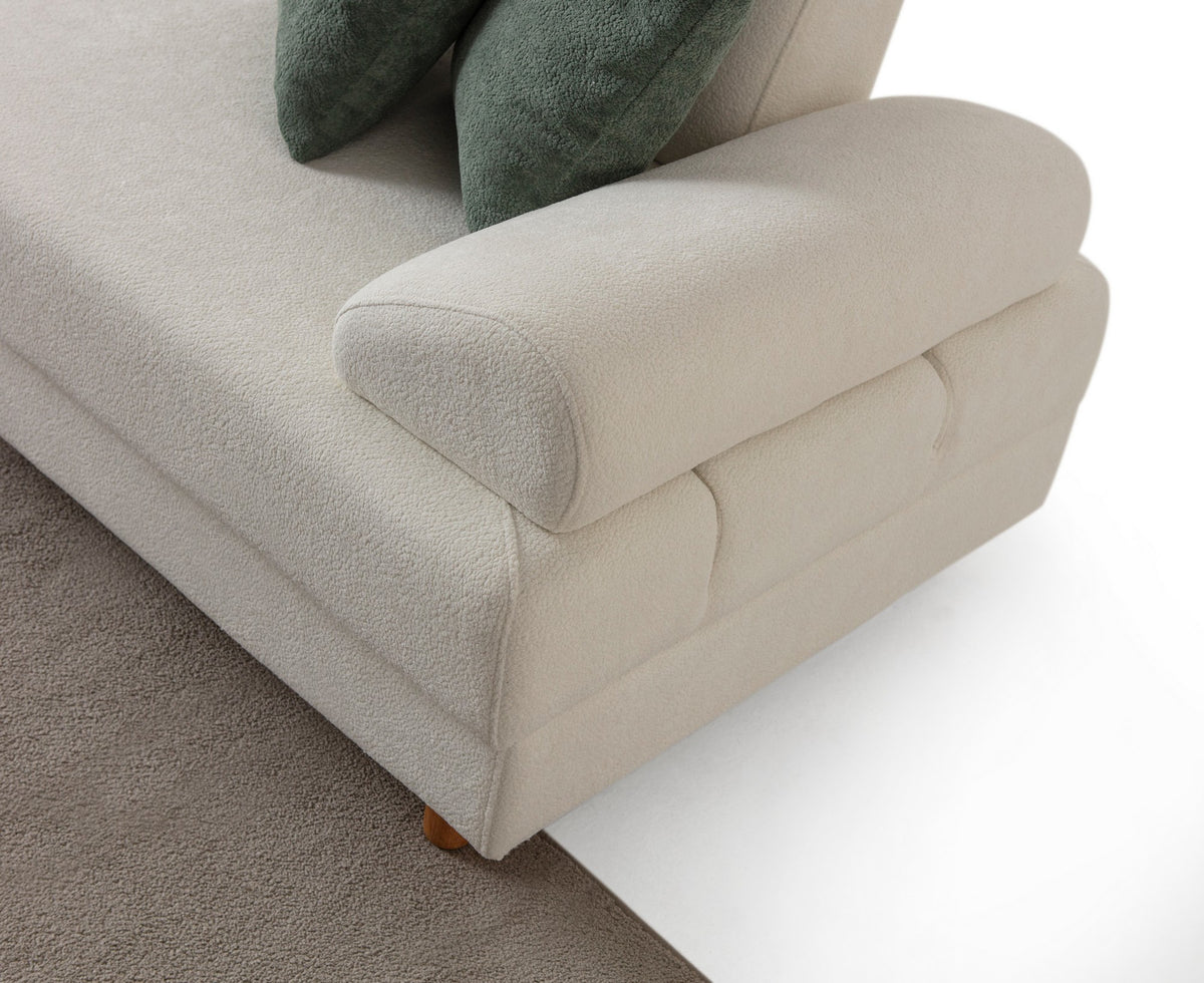 Weisses Eck-Schlafsofa Aries Modular S von Hanah Home mit Boucle-Stoffbezug, Holzbeinen und vier Kissen, Grösse 230x230x85 cm.