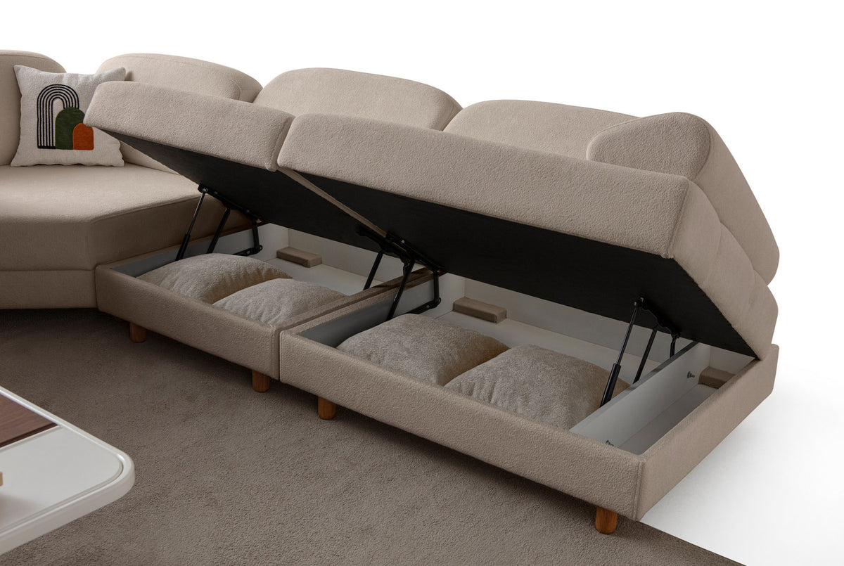 Eck-Schlafsofa Aries Modular M in Milchkaffee mit Boucle-Stoffbezug, Holzbeinen und sechs Kissen, modulare Sitzlandschaft.