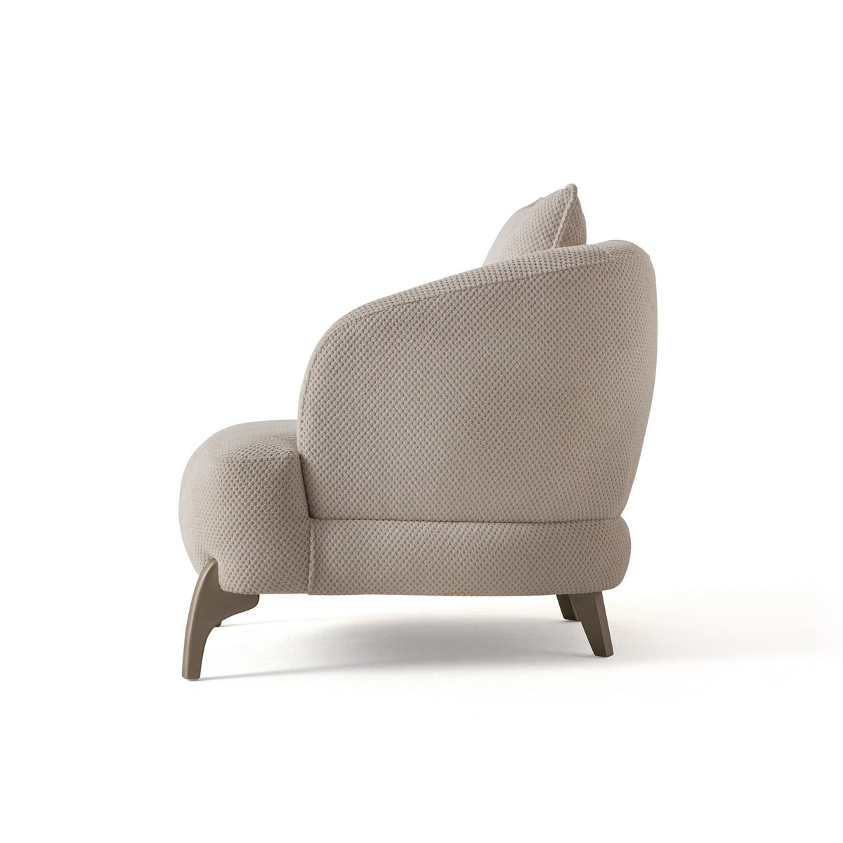 Beiger Ohrensessel Bonjo Silver von Hanah Home mit Hainbuche-Gestell, Polyesterbezug in Tuna-Struktur und schlanken Holzbeinen, Frontalansicht.