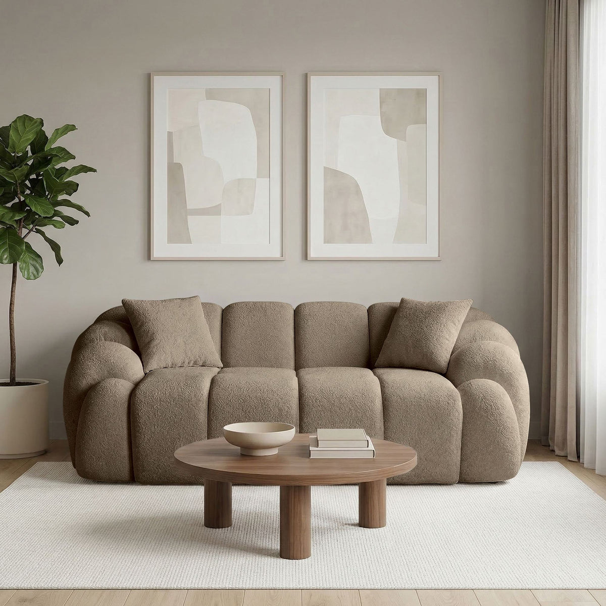 Braunes 2-Sitzer Sofa Octavio mit Polyesterbezug, Holzgestell, Kunststoffbeinen, abnehmbarem Rückenkissen und zwei Zierkissen.