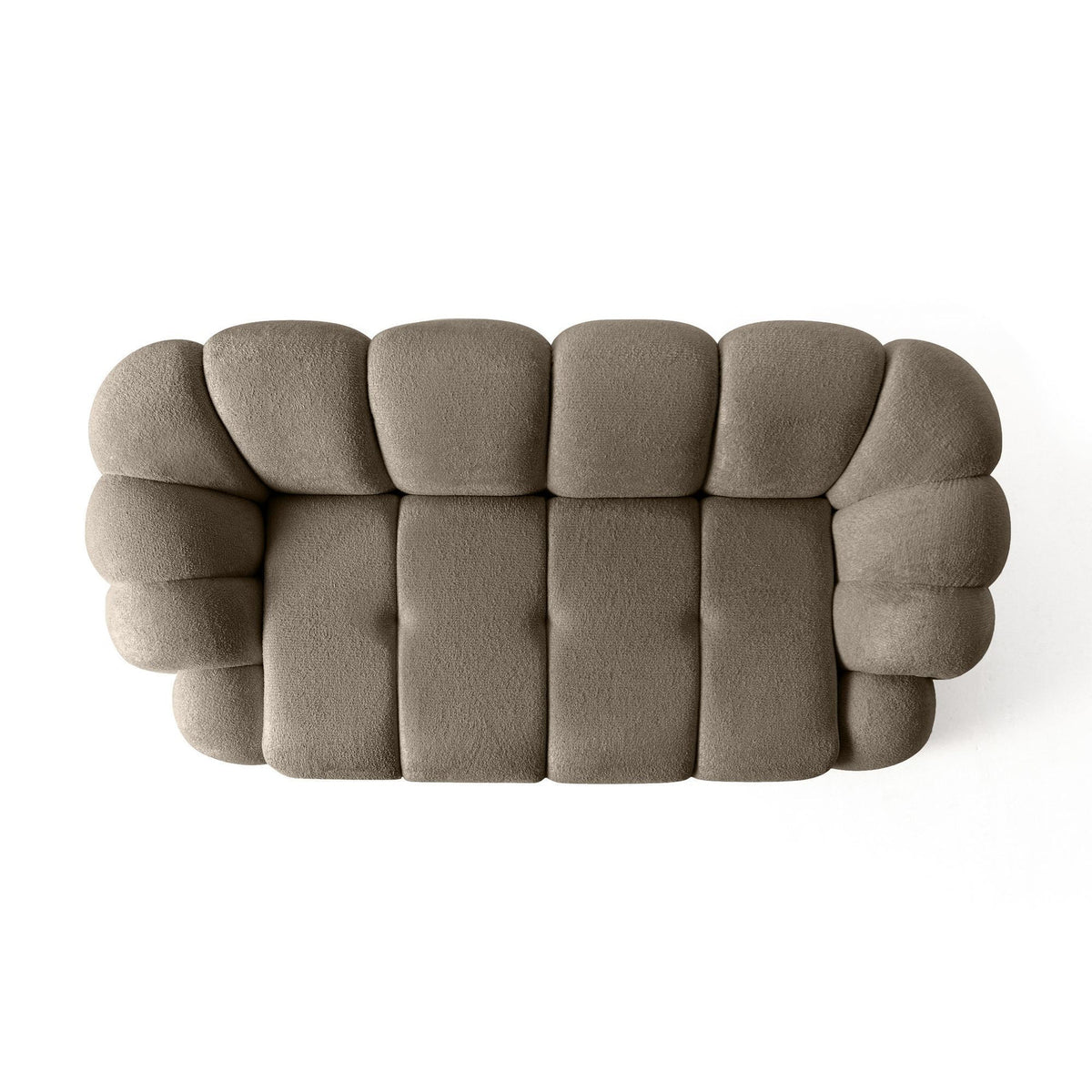 Braunes 2-Sitzer Sofa Octavio mit Polyesterbezug, Holzgestell, Kunststoffbeinen, abnehmbarem Rückenkissen und zwei Zierkissen.