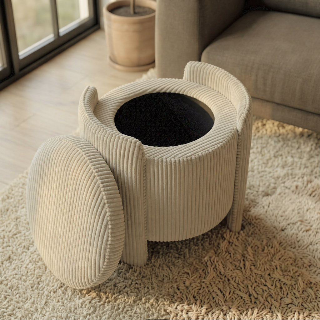 Beiger Sitzhocker Cuddle Pouf von Hanah Home mit Cord-Bezug, abnehmbarem Deckel, sichtbarem Stauraum und Korpus aus Spanplatte und Pappel-Sperrholz.