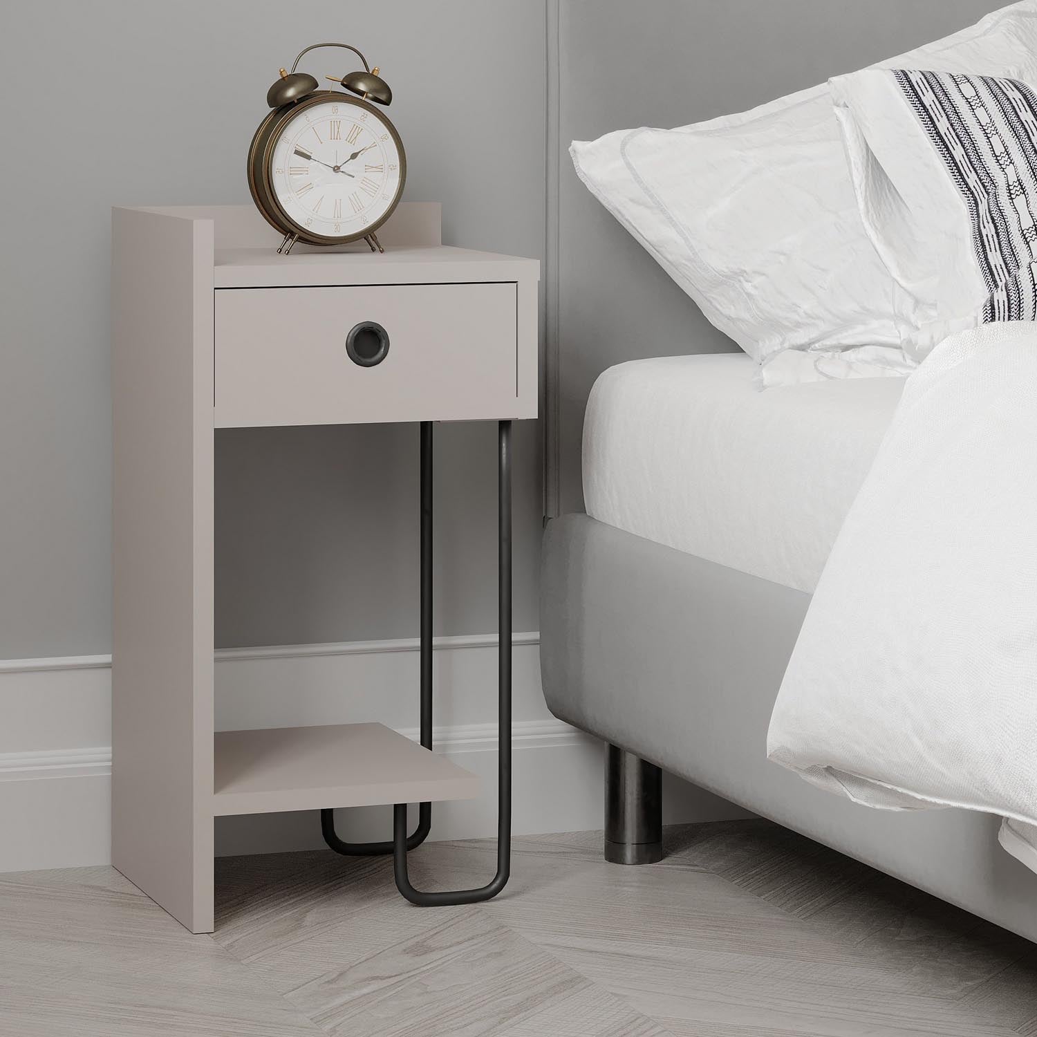 Sirius Left - Mocha in Helles Mocha präsentiert im Onlineshop von KAQTU Design AG. Nachttisch ist von Hanah Home