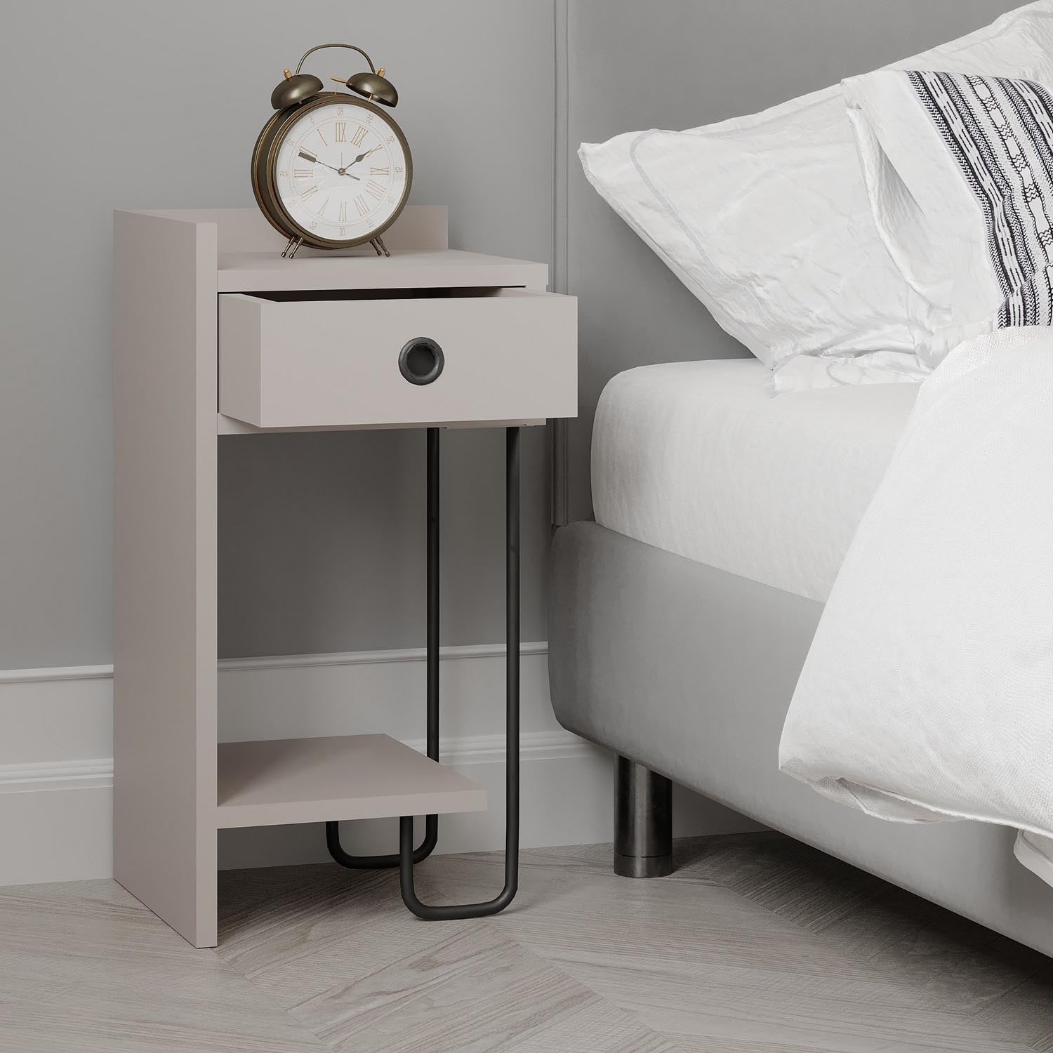 Sirius Left - Mocha in Helles Mocha präsentiert im Onlineshop von KAQTU Design AG. Nachttisch ist von Hanah Home