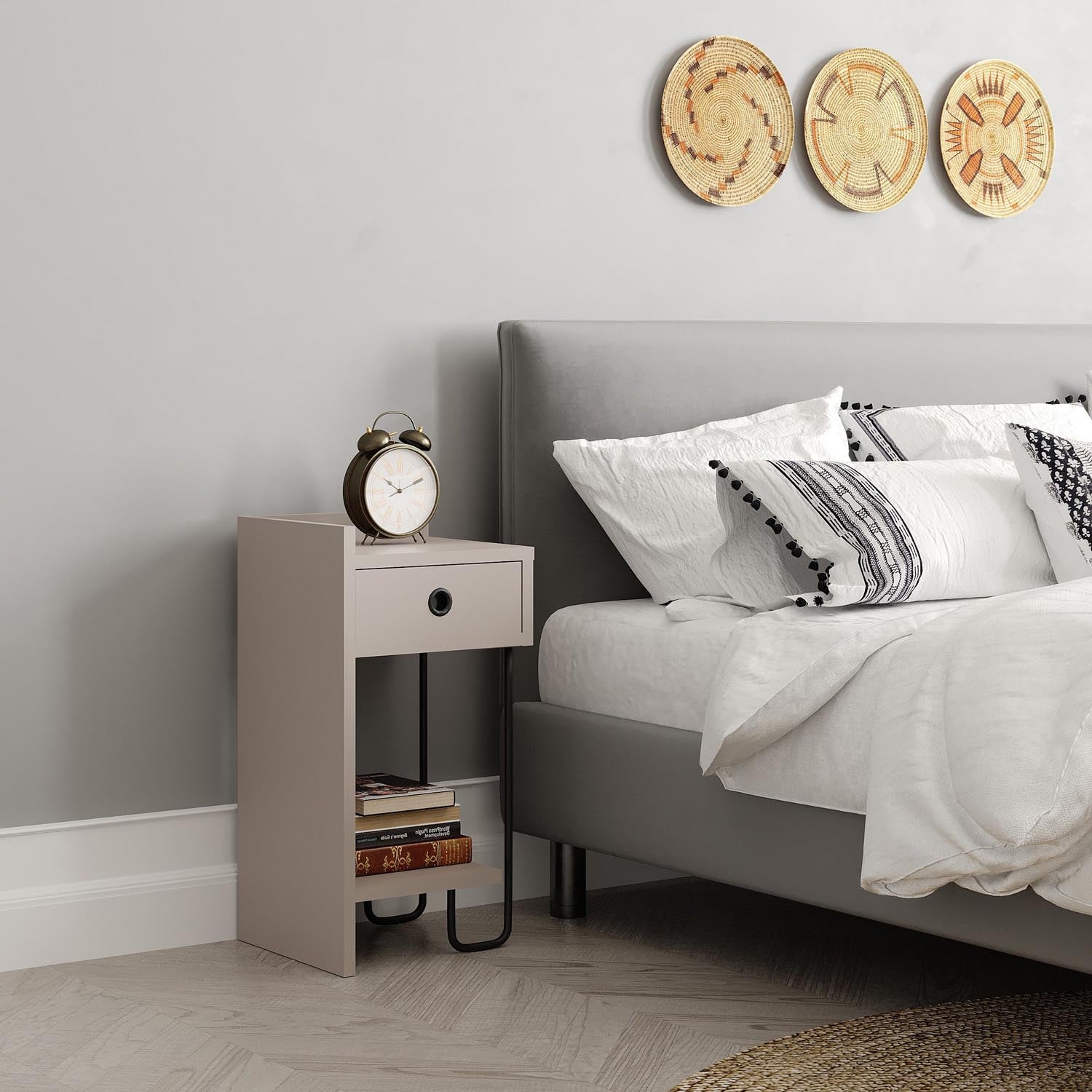 Sirius Left - Mocha in Helles Mocha präsentiert im Onlineshop von KAQTU Design AG. Nachttisch ist von Hanah Home