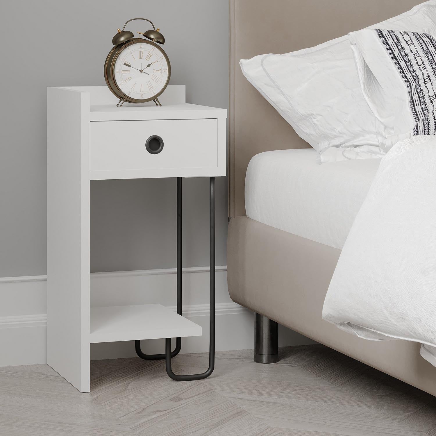 Sirius Left - White v2 in Weiss präsentiert im Onlineshop von KAQTU Design AG. Nachttisch ist von Hanah Home