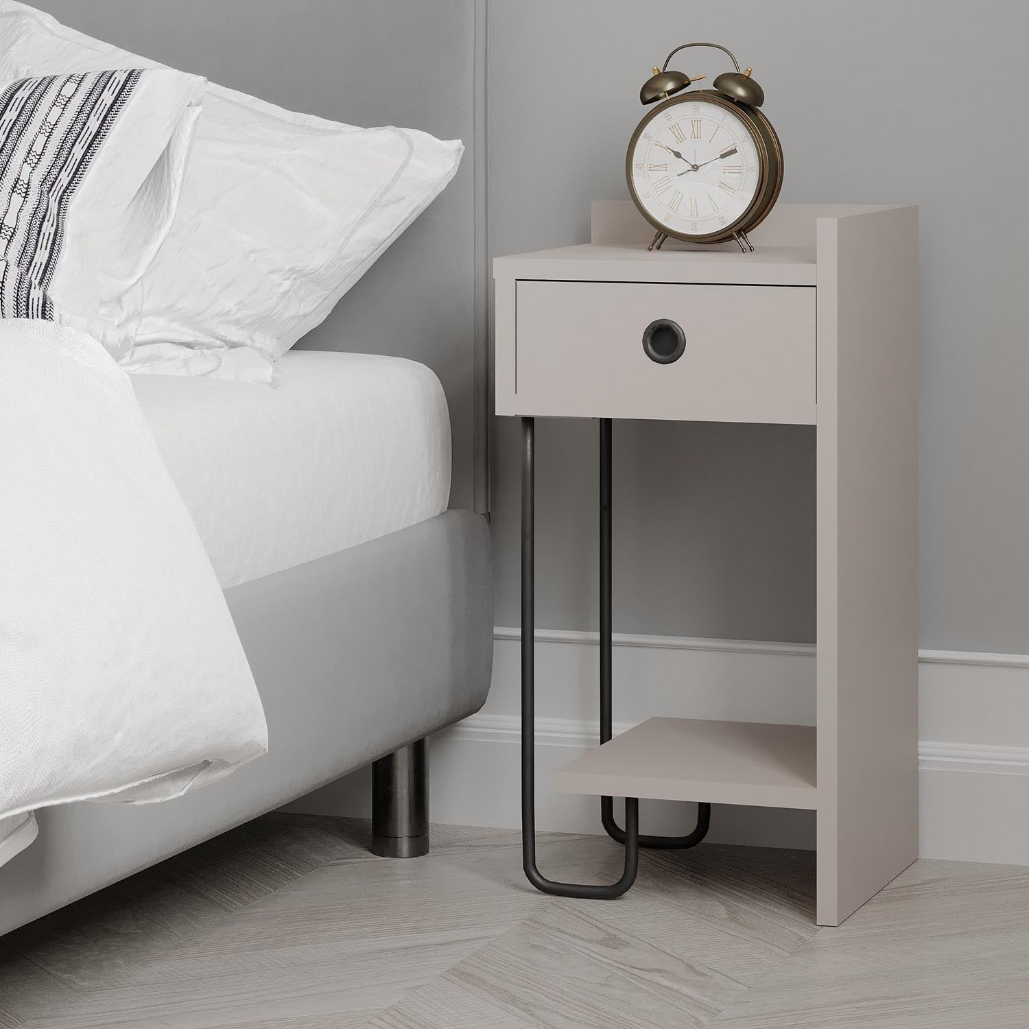 Sirius Right - Light Mocha in Helles Mocha präsentiert im Onlineshop von KAQTU Design AG. Nachttisch ist von Hanah Home
