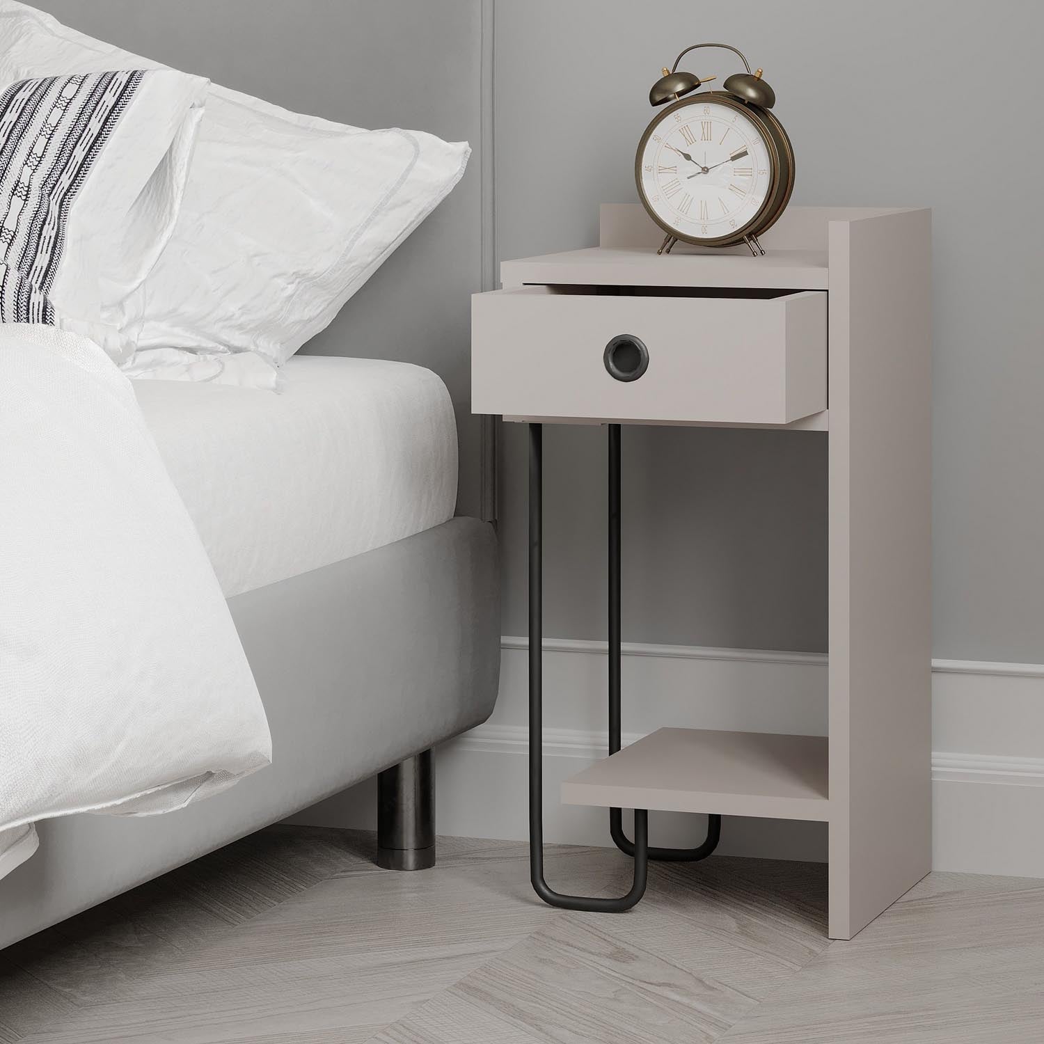 Sirius Right - Light Mocha in Helles Mocha präsentiert im Onlineshop von KAQTU Design AG. Nachttisch ist von Hanah Home