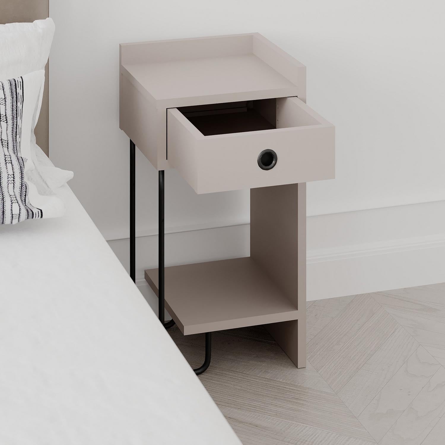 Sirius Right - Light Mocha in Helles Mocha präsentiert im Onlineshop von KAQTU Design AG. Nachttisch ist von Hanah Home